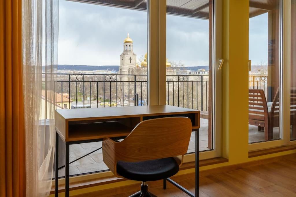 Panoramic 1 bedroom apartment in central Varna!