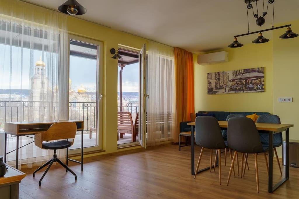 Panoramic 1 bedroom apartment in central Varna!