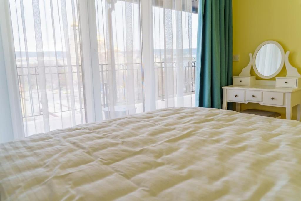 Panoramic 1 bedroom apartment in central Varna!