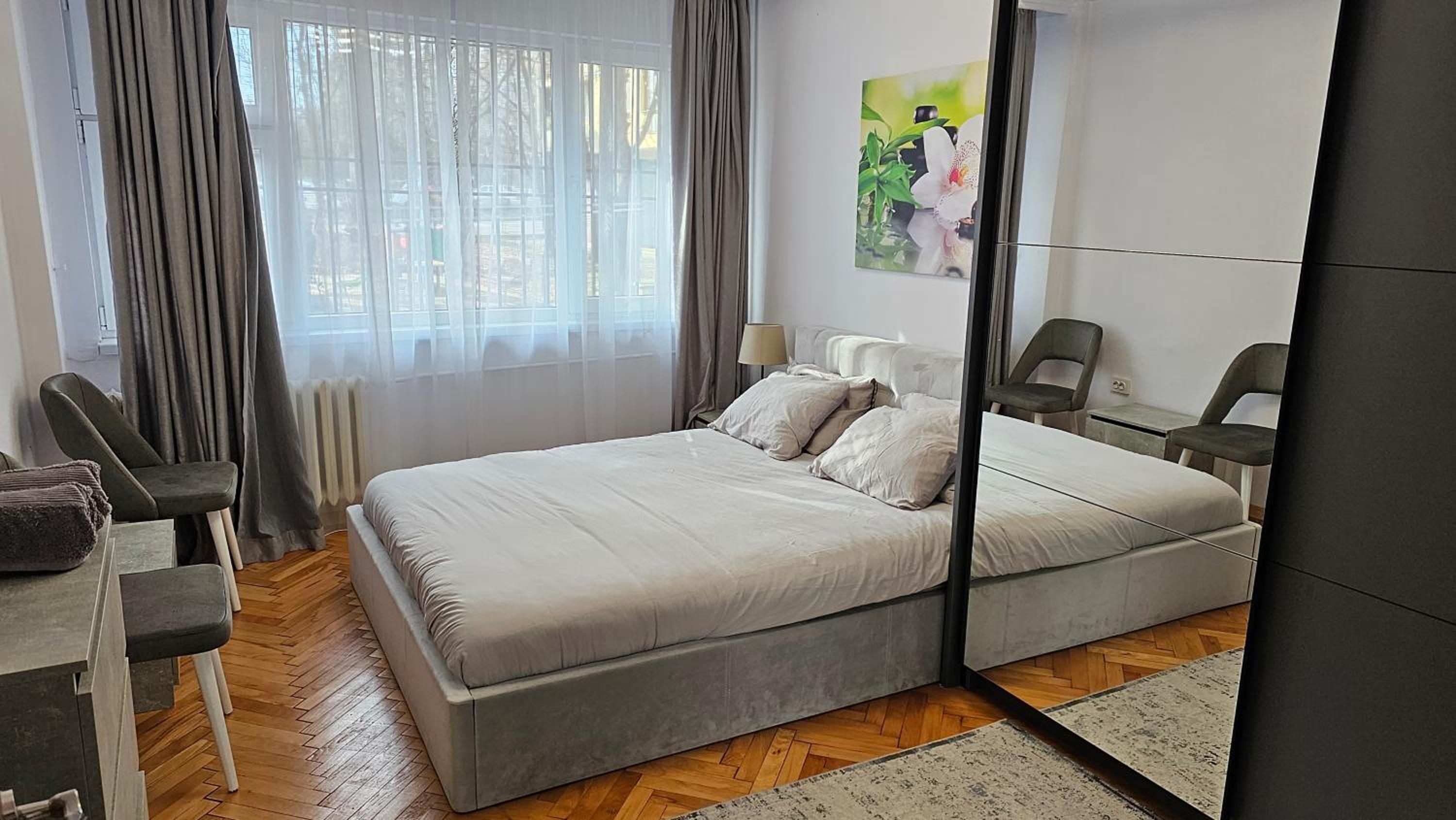 Urban Comfort 1BR near South Park with Balcony