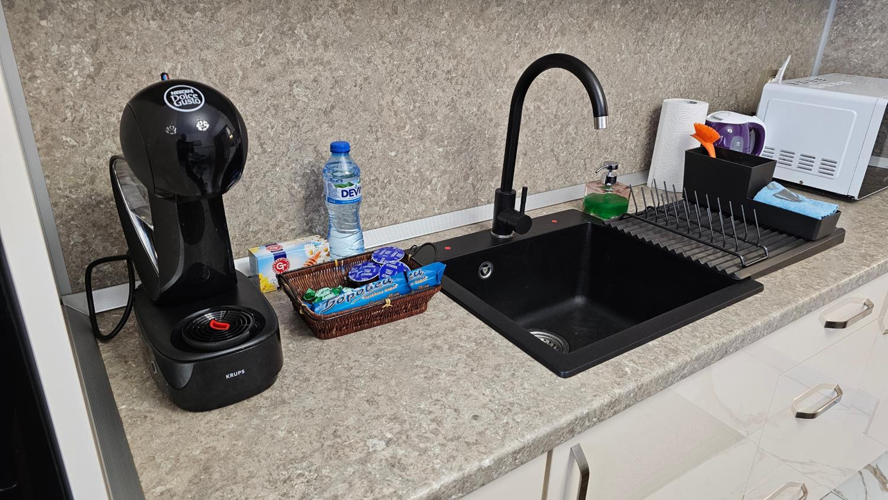 Urban Comfort 1BR near South Park with Balcony