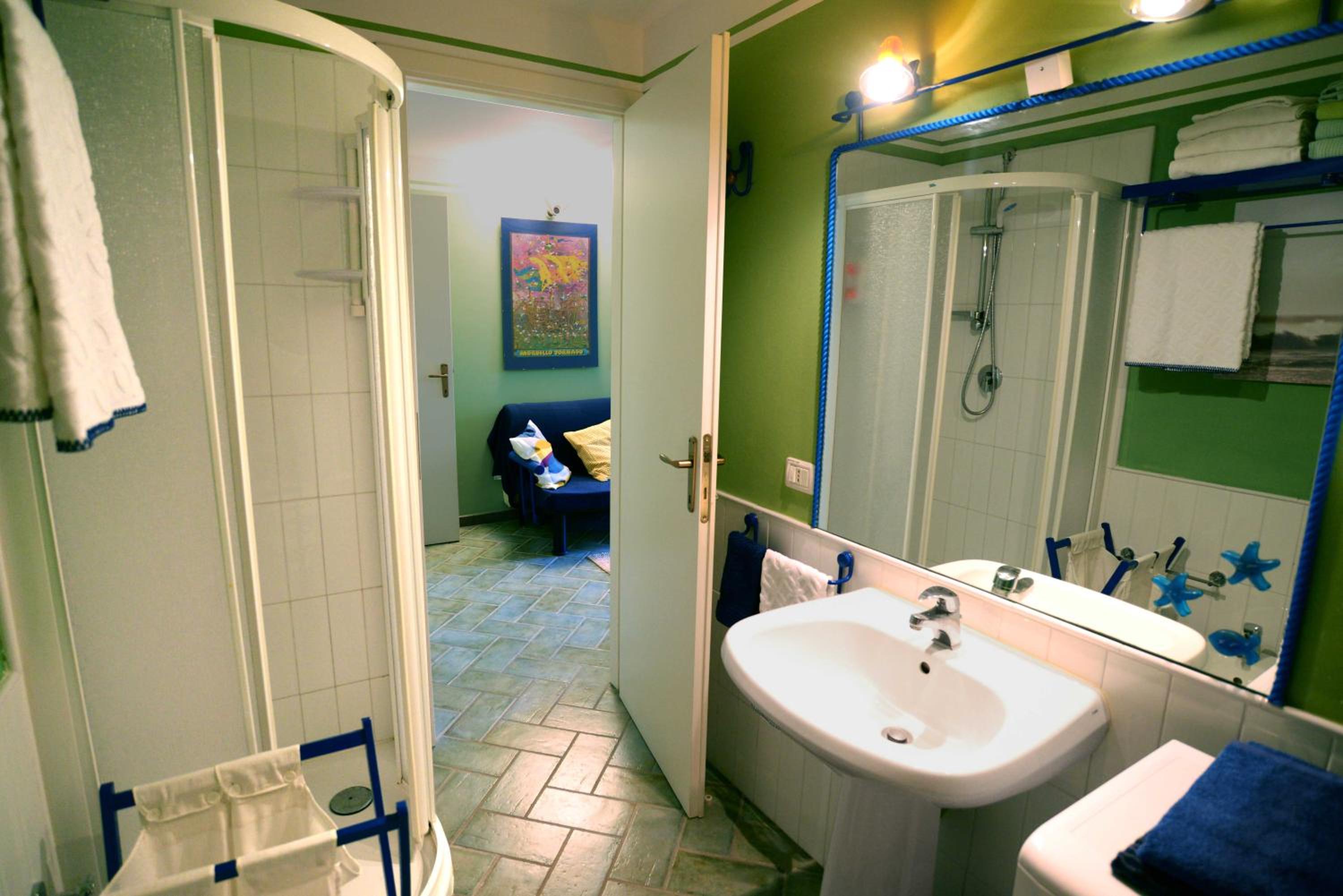 La Colombetta en Porto Azzurro — bathroom