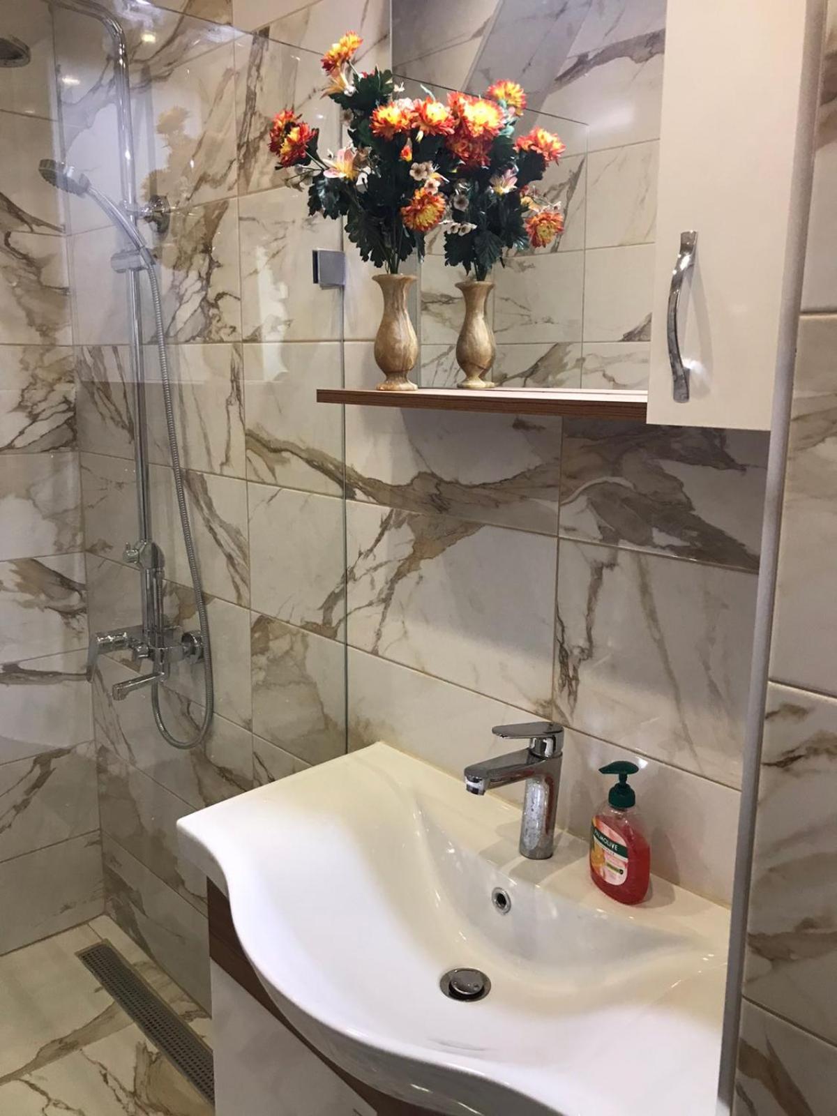 Urban Comfort 1BR near South Park with Balcony