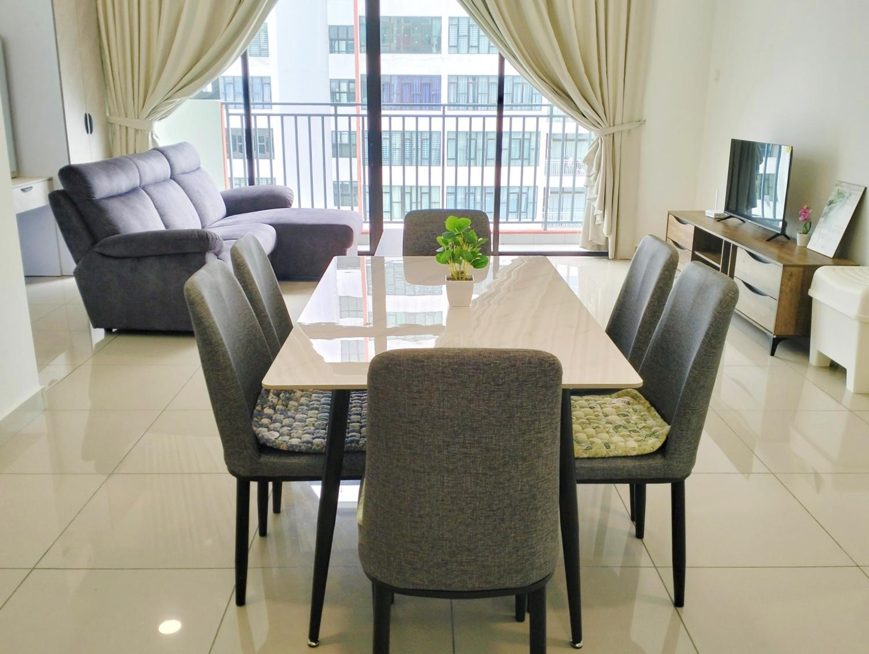 JB Austin Regency @ Simple Tidy Comfort 7 pax