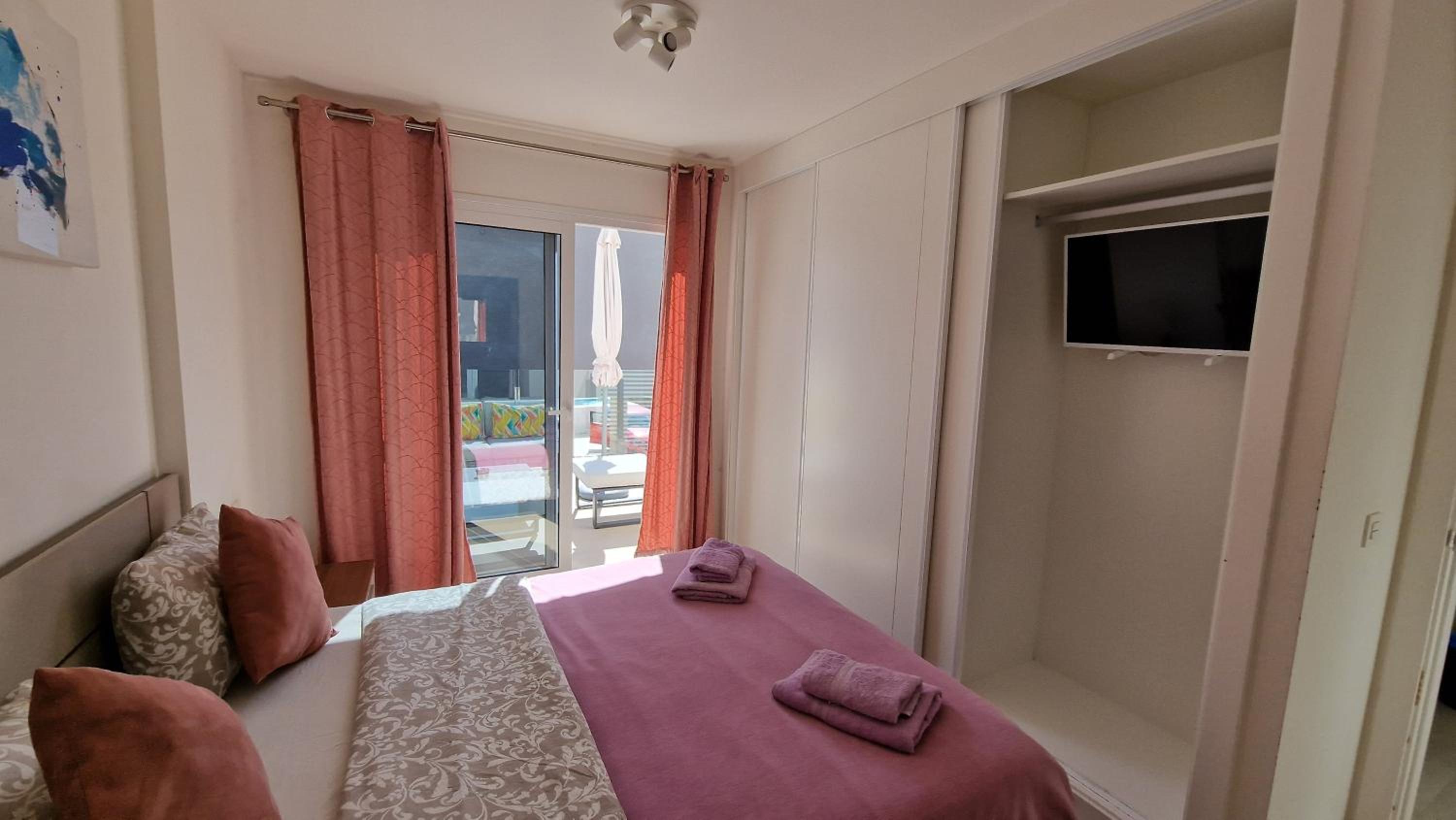 Villa Paraiso-Luxury Villa with Heated Pool