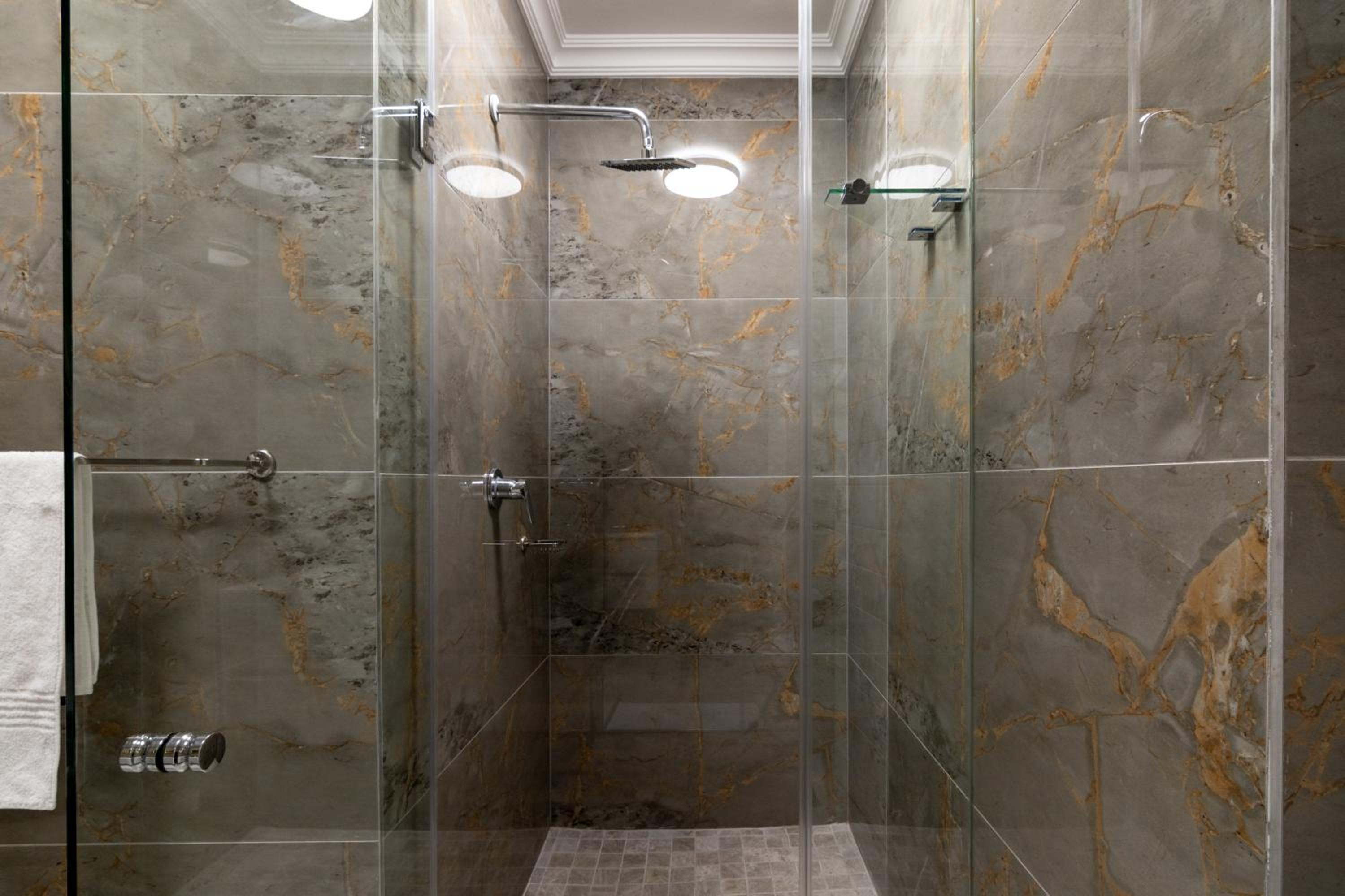 Shanthi Apartment 6