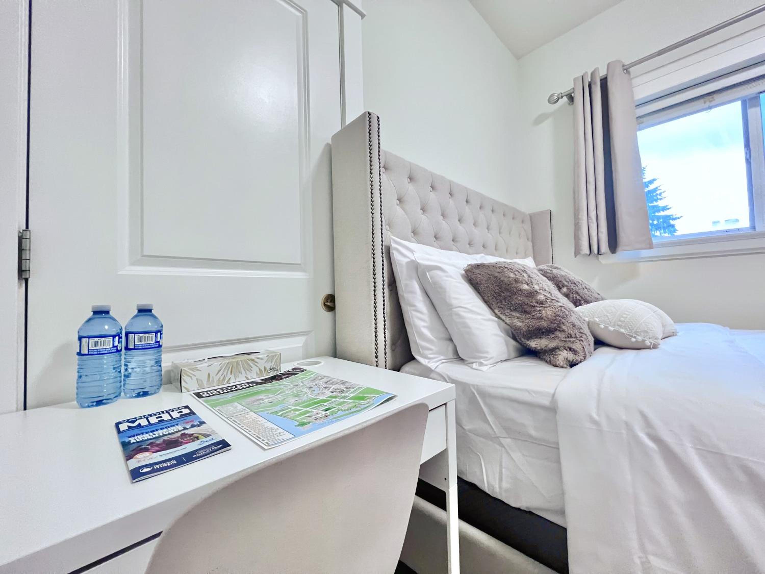 Si & Daniel Home Near YVR Airport & Skytrain Separate Entry Free Parking