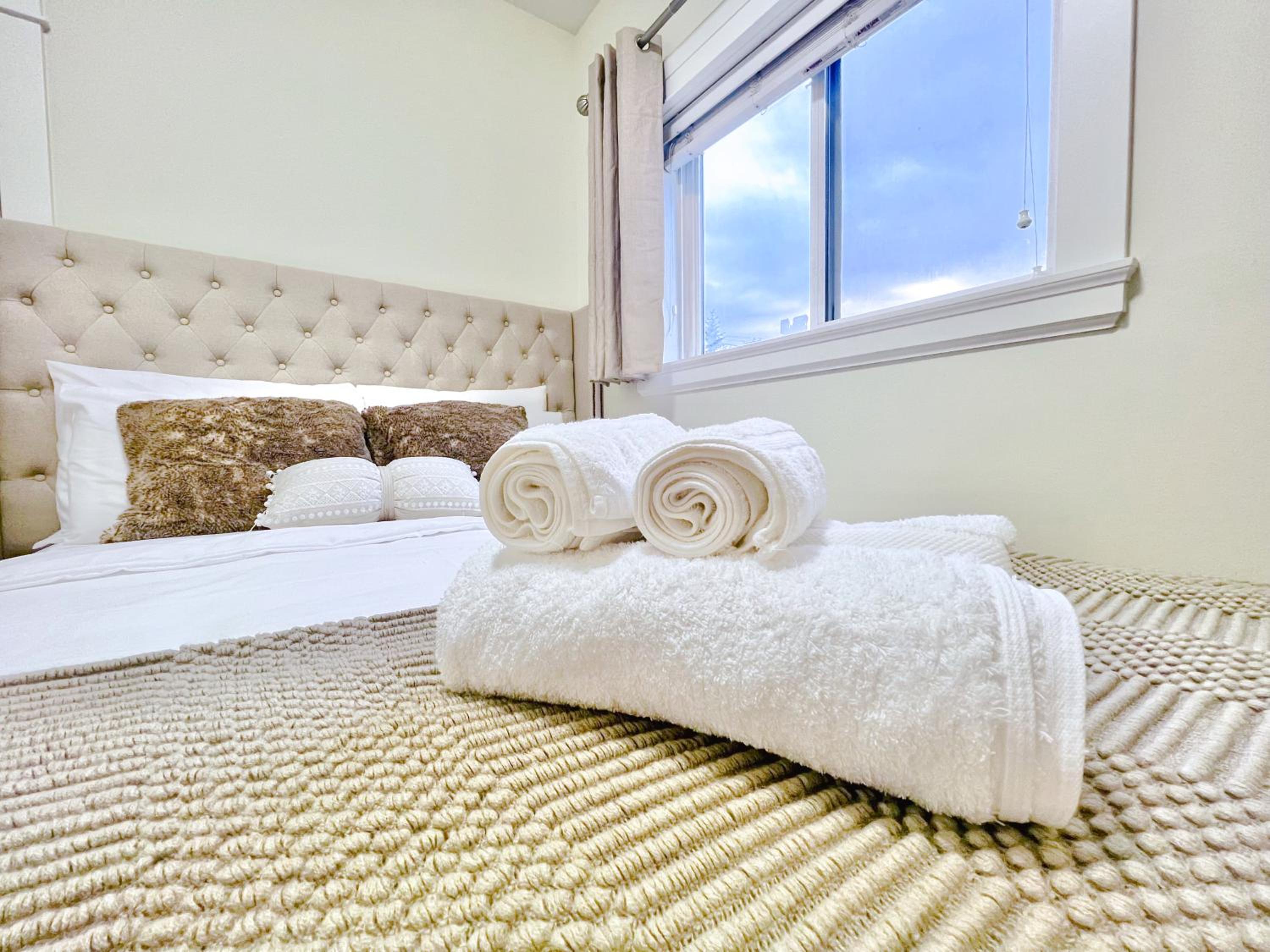 Si & Daniel Home Near YVR Airport & Skytrain Separate Entry Free Parking