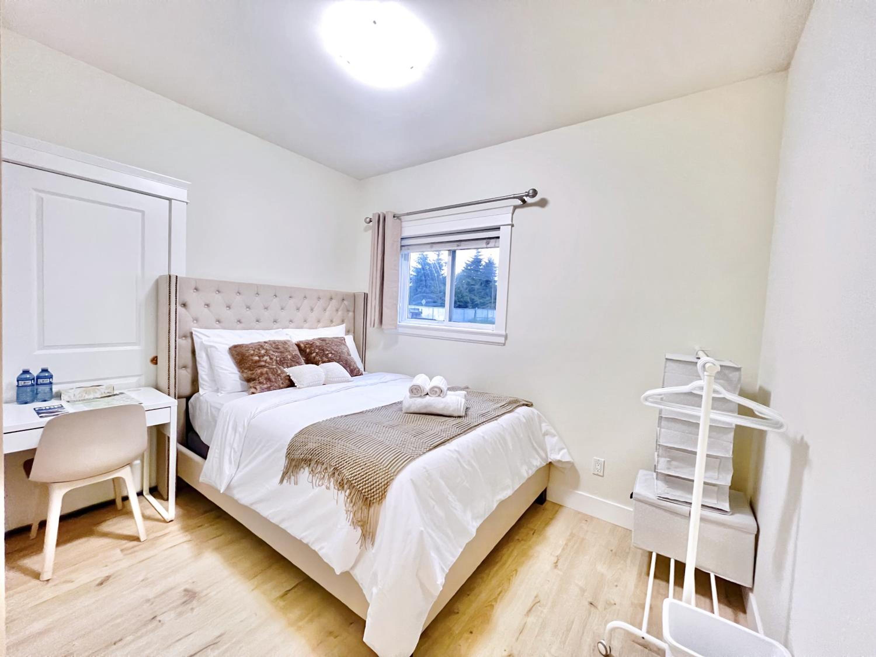 Si & Daniel Home Near YVR Airport & Skytrain Separate Entry Free Parking