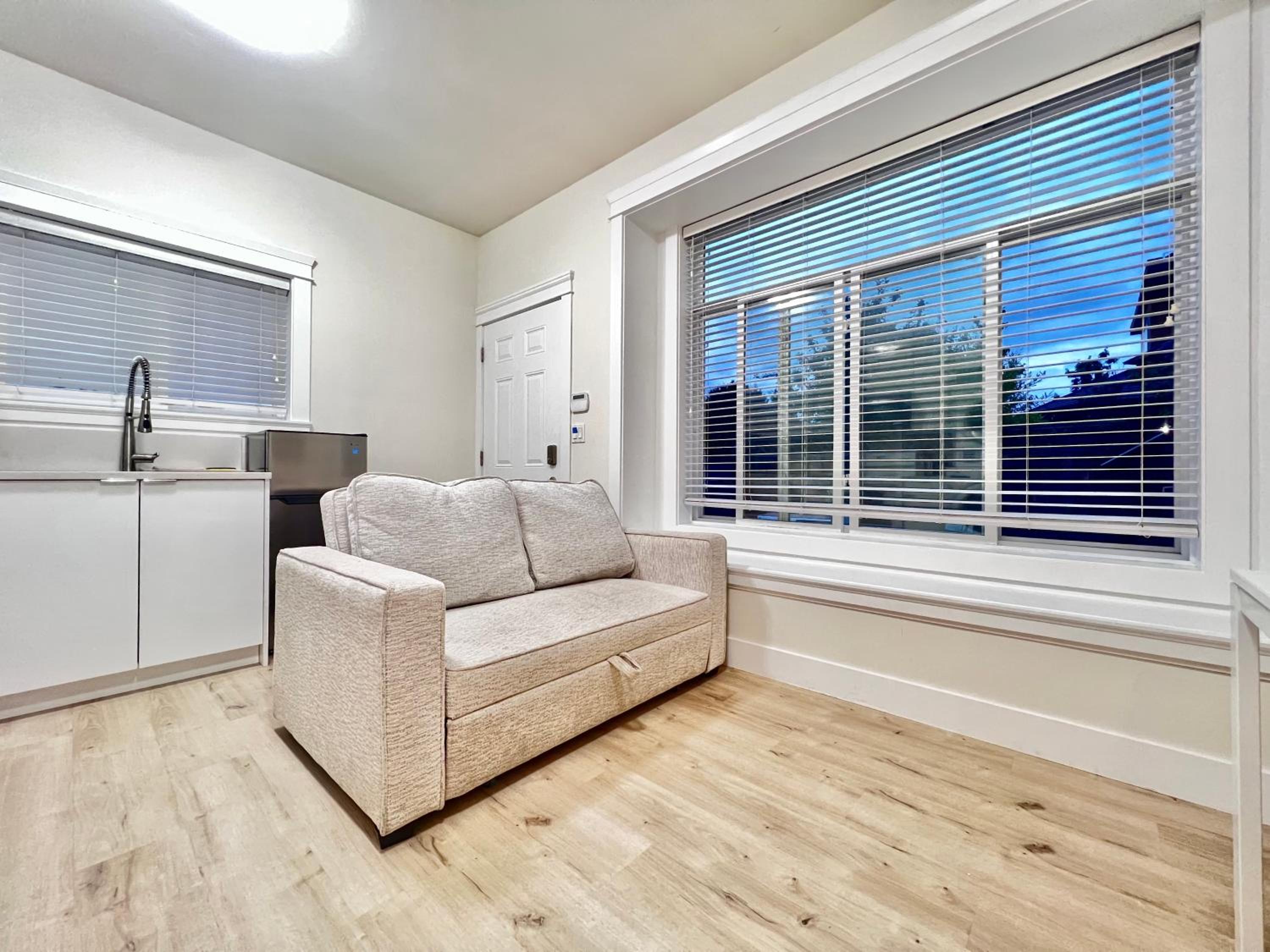 Si & Daniel Home Near YVR Airport & Skytrain Separate Entry Free Parking