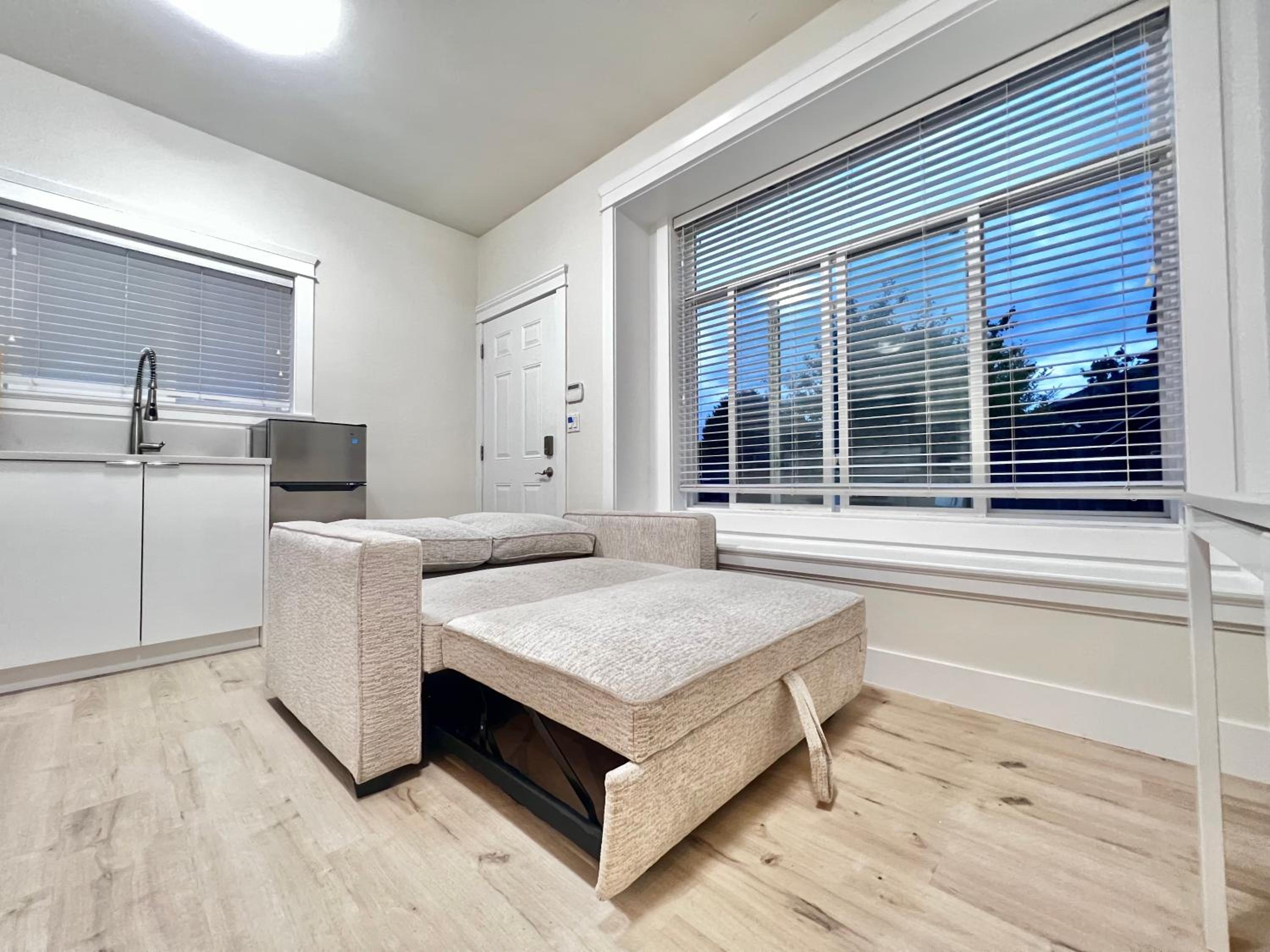 Si & Daniel Home Near YVR Airport & Skytrain Separate Entry Free Parking