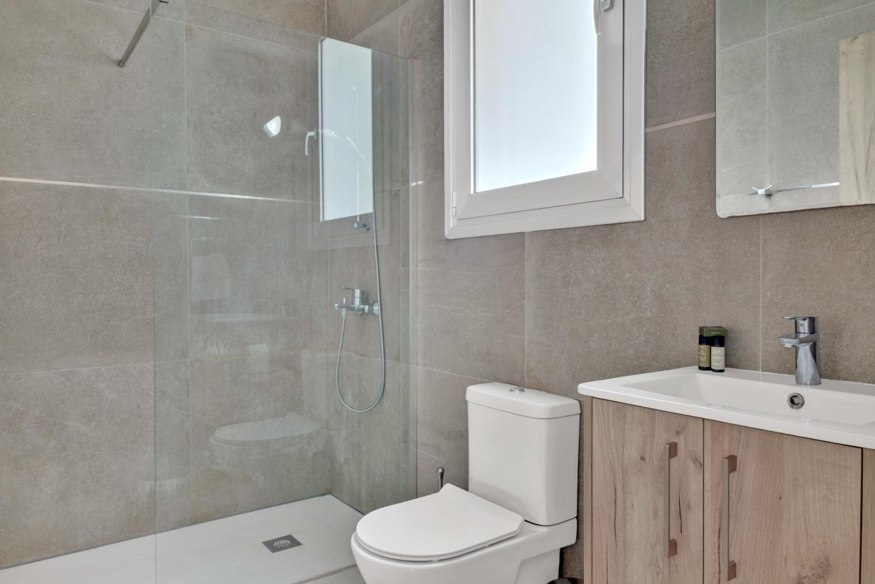 Phaedrus Living: Eolus Residences Artemis