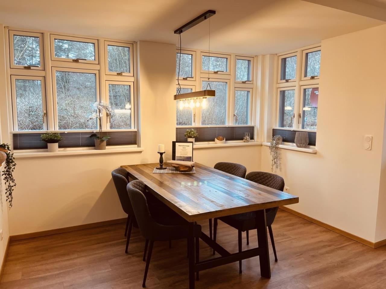 Friesia Urlaub unterm Reetdach fuer 4 Pers Terrasse Garten 2 SZ