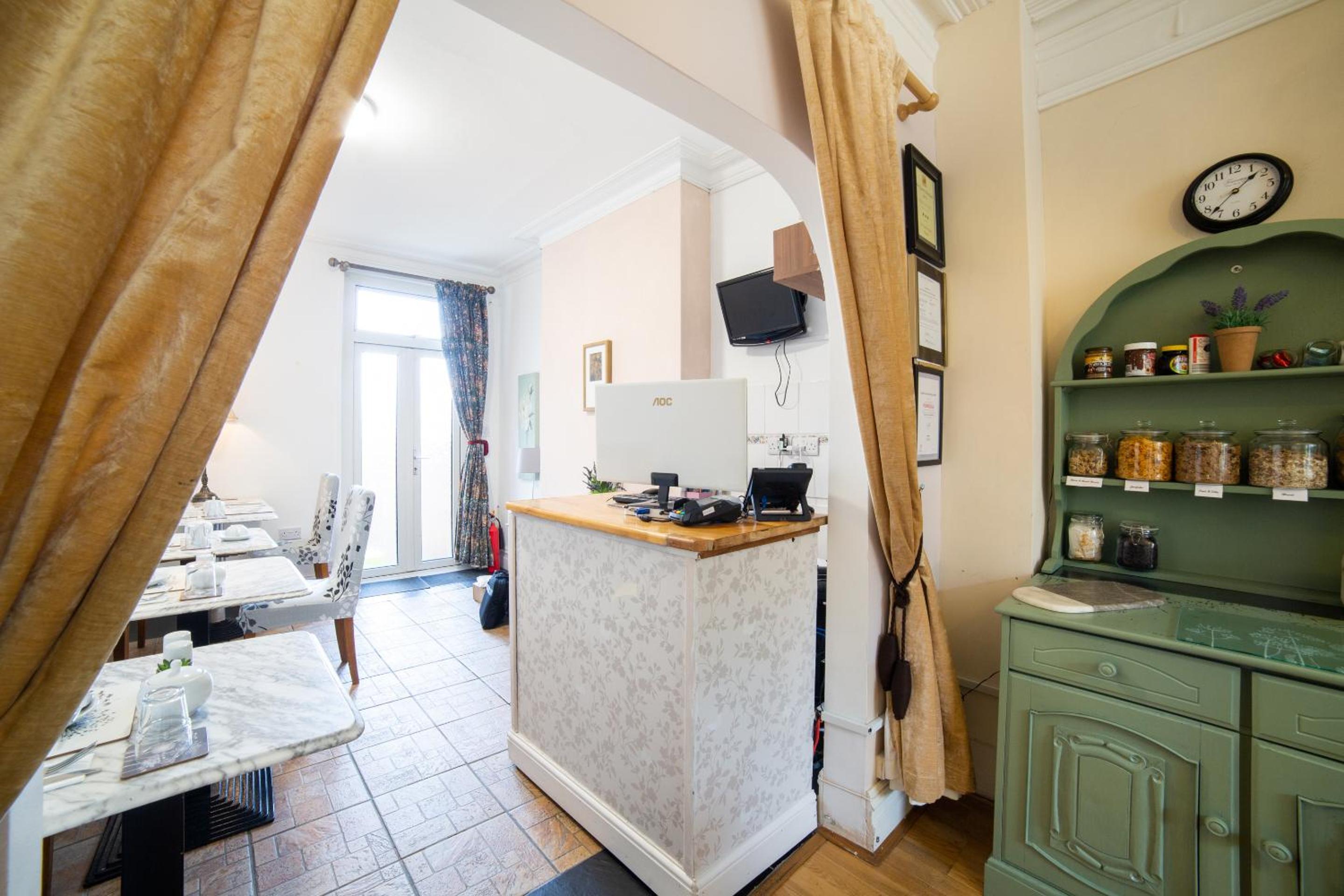 Oxford Vacations - OYO Lina Guest House - Property Image 27