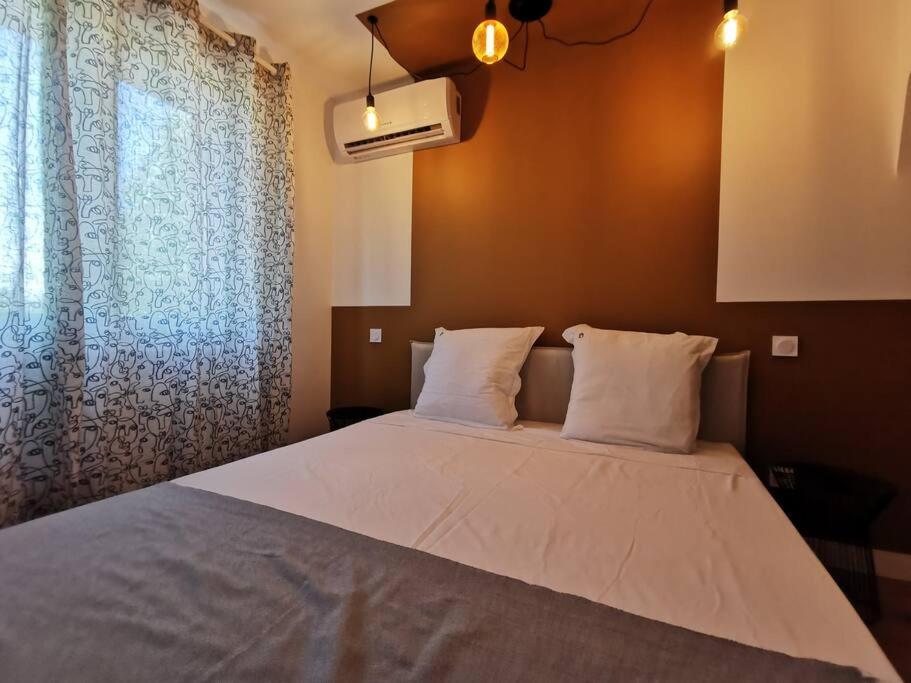 Dark blue Appartement 2 chambres climatisation parking 900m des remparts