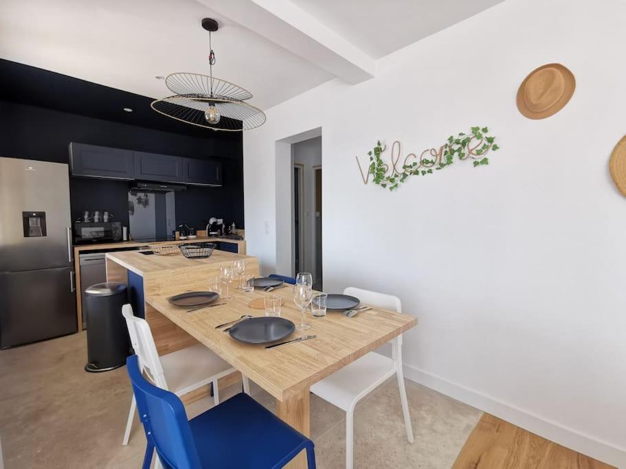 Dark blue Appartement 2 chambres climatisation parking 900m des remparts