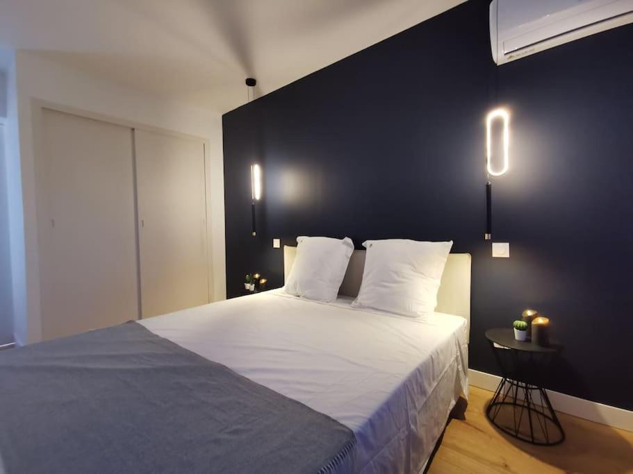 Dark blue Appartement 2 chambres climatisation parking 900m des remparts
