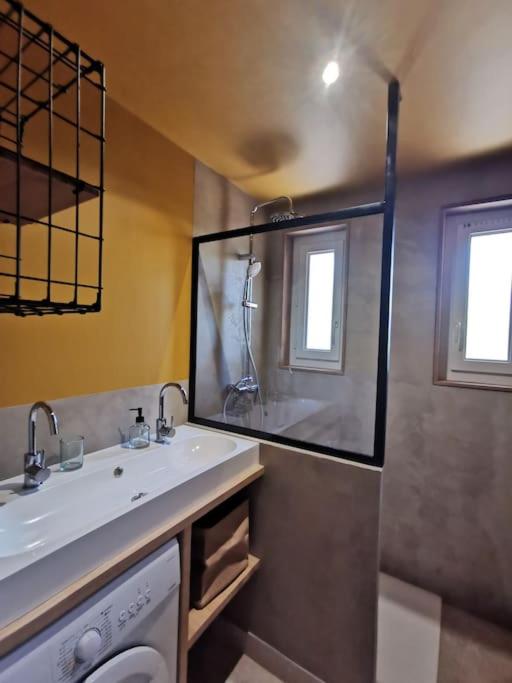 Dark blue Appartement 2 chambres climatisation parking 900m des remparts