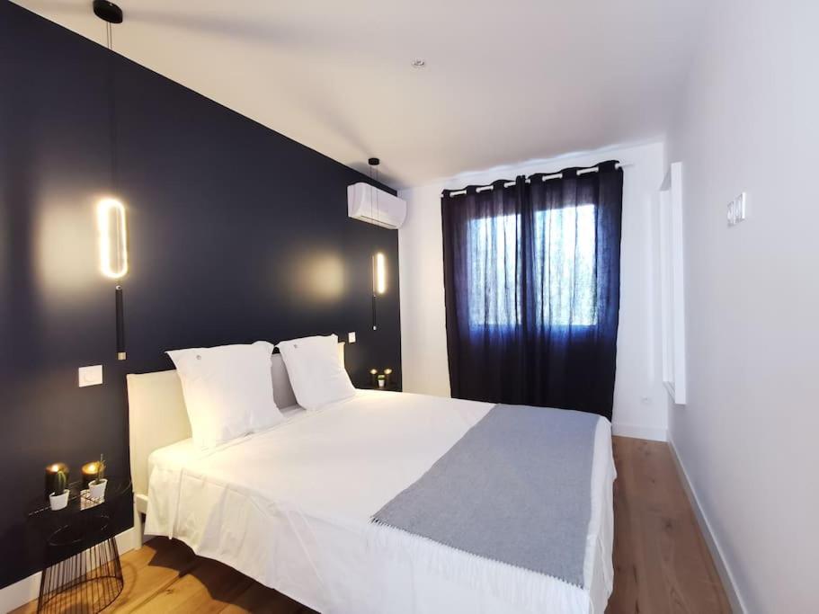 Dark blue Appartement 2 chambres climatisation parking 900m des remparts