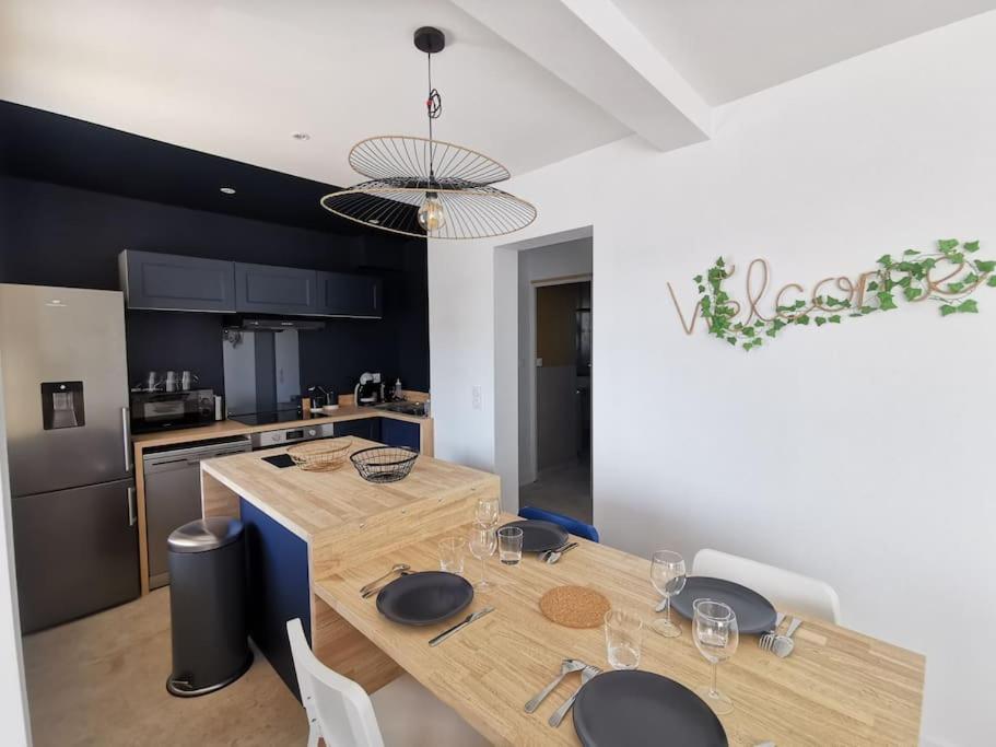 Dark blue Appartement 2 chambres climatisation parking 900m des remparts