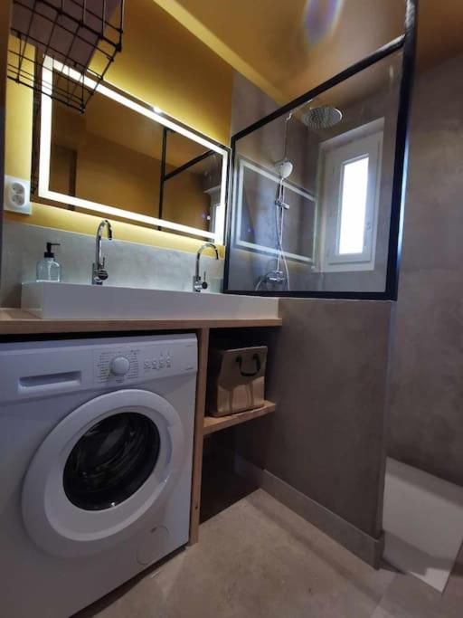 Dark blue Appartement 2 chambres climatisation parking 900m des remparts
