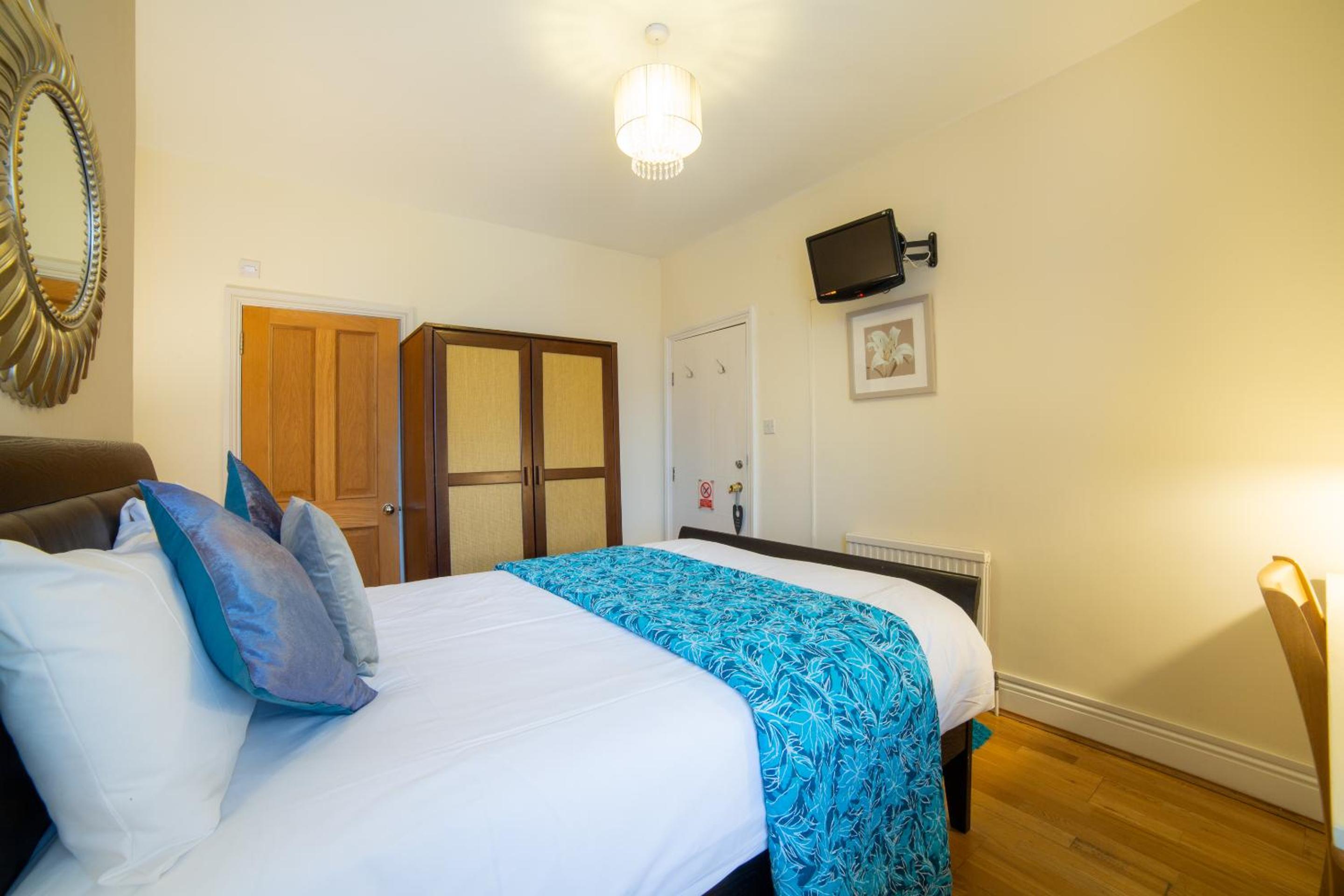 Oxford Vacations - OYO Lina Guest House - Property Image 16
