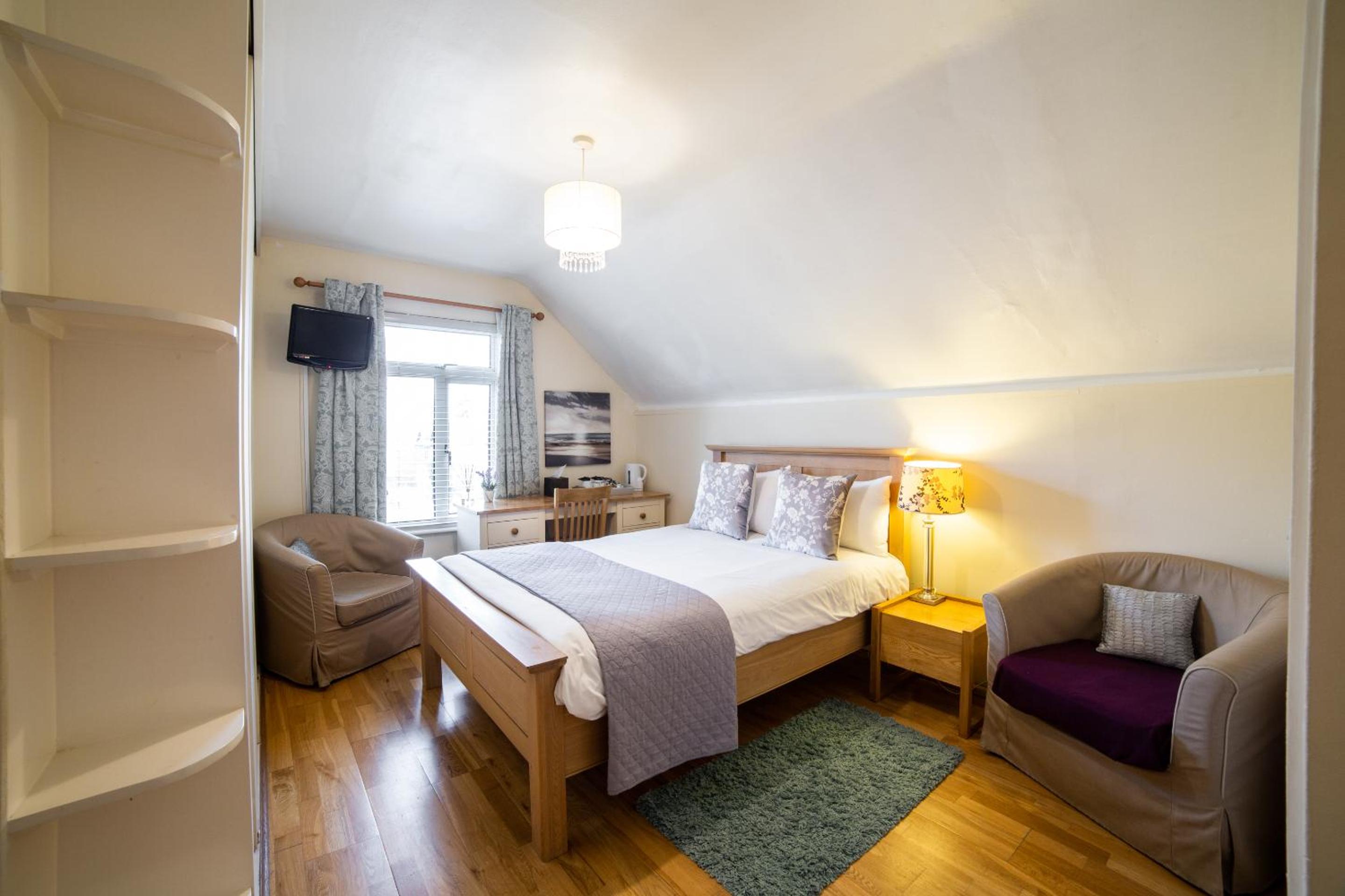Oxford Vacations - OYO Lina Guest House - Property Image 10