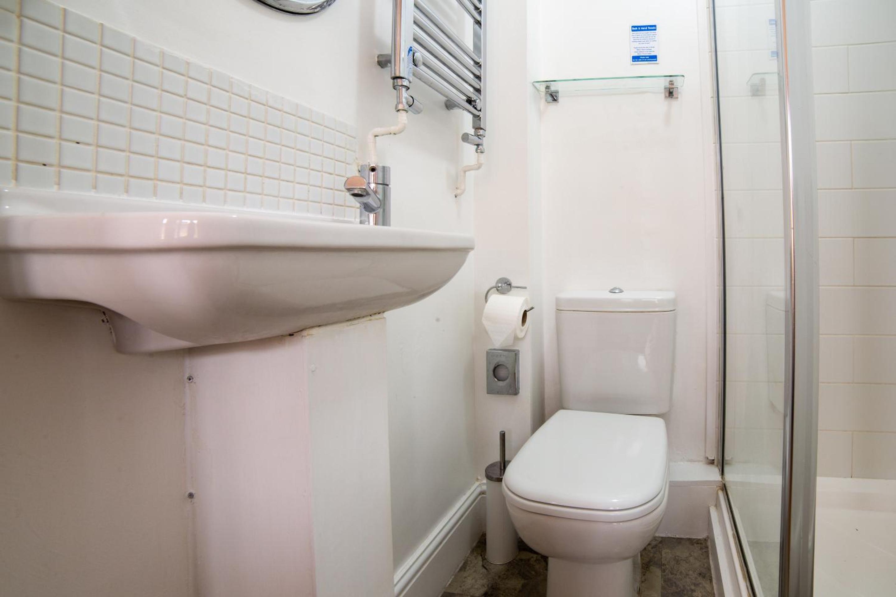Oxford Vacations - OYO Lina Guest House - Property Image 2