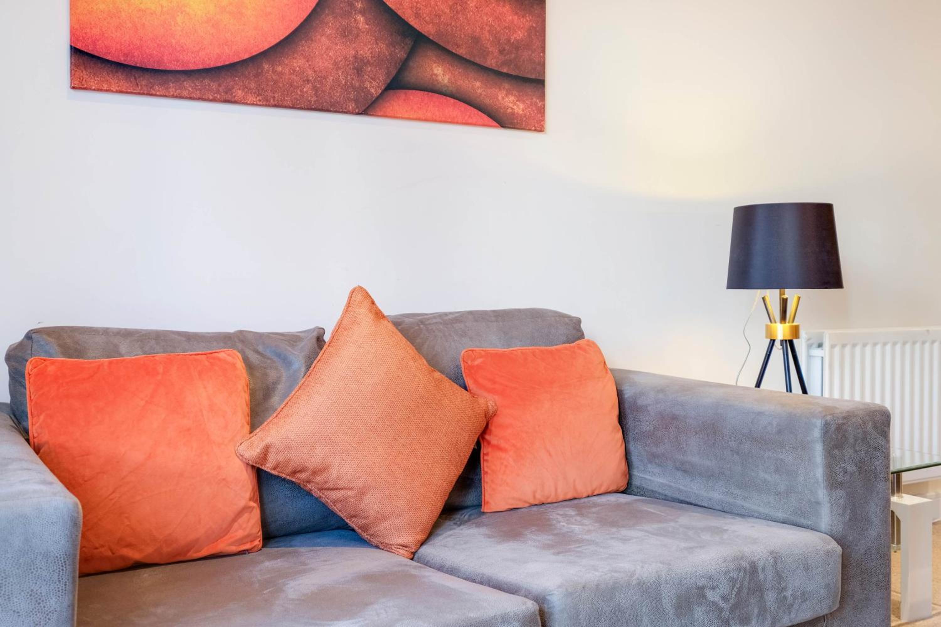 Alder House Serviced Apartment Maidenhead by 360stays view 4