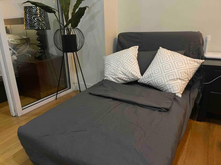 Cool 1BR Acqua Livingstone w/ Netflix, Pool & Gym view 2