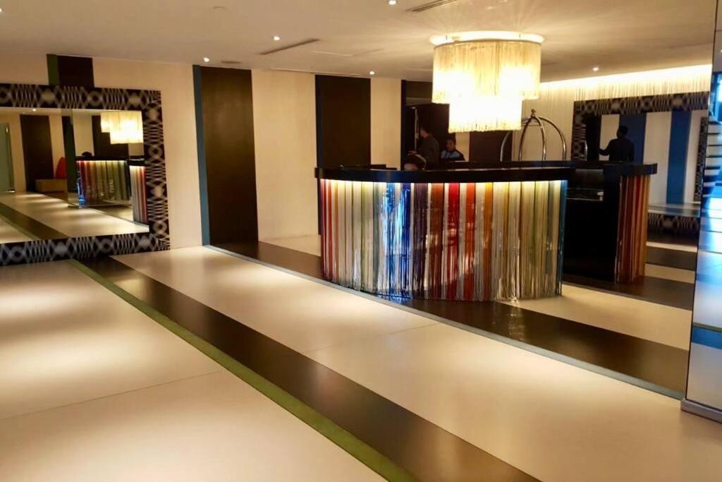 Cool 1BR Acqua Livingstone w/ Netflix, Pool & Gym view 3