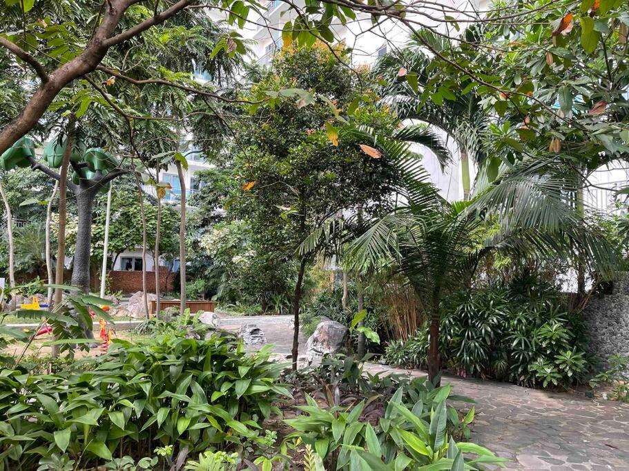 Cool 1BR Acqua Livingstone w/ Netflix, Pool & Gym view 4