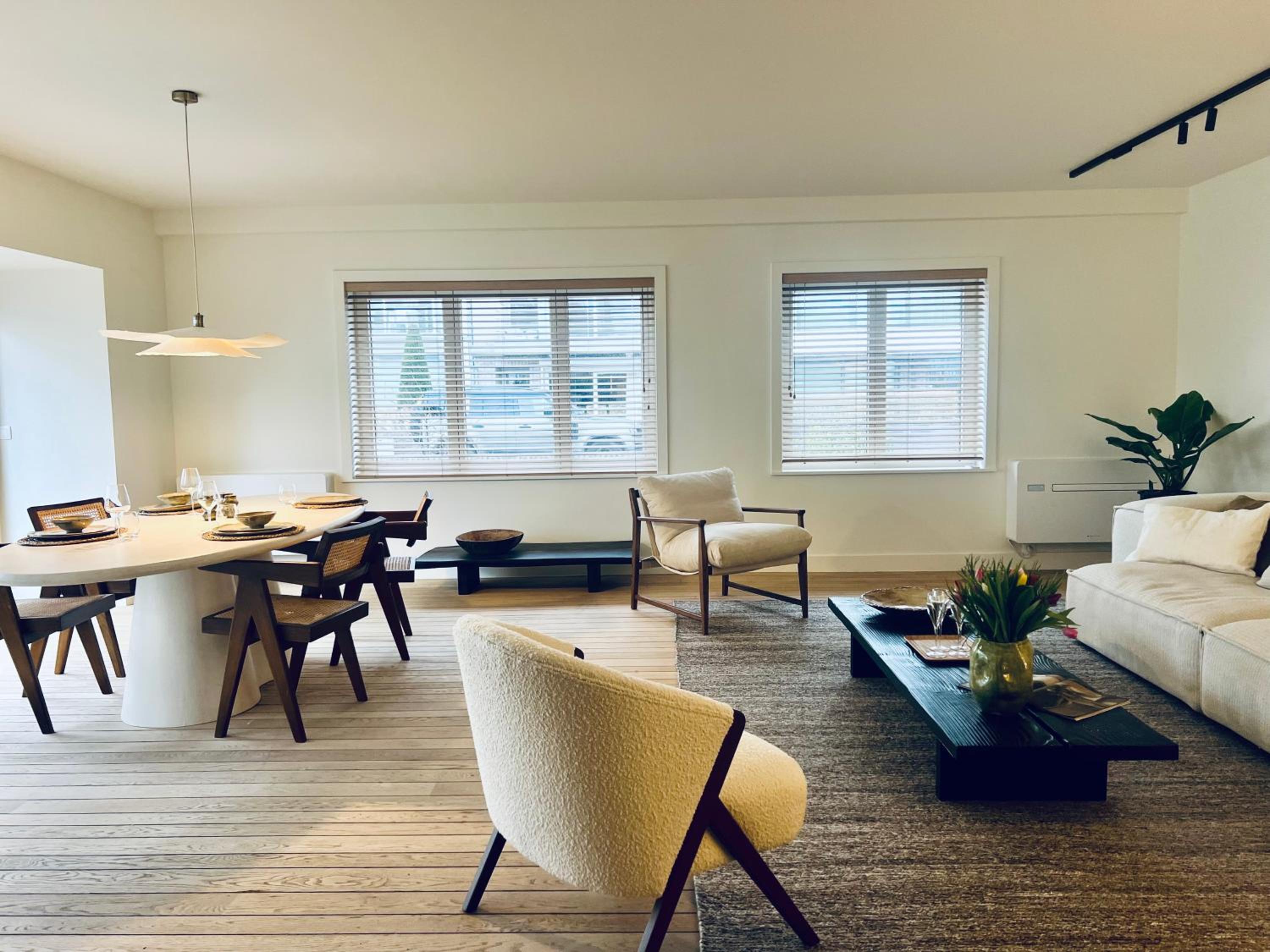 Gelijkvloers appartement met prive parking