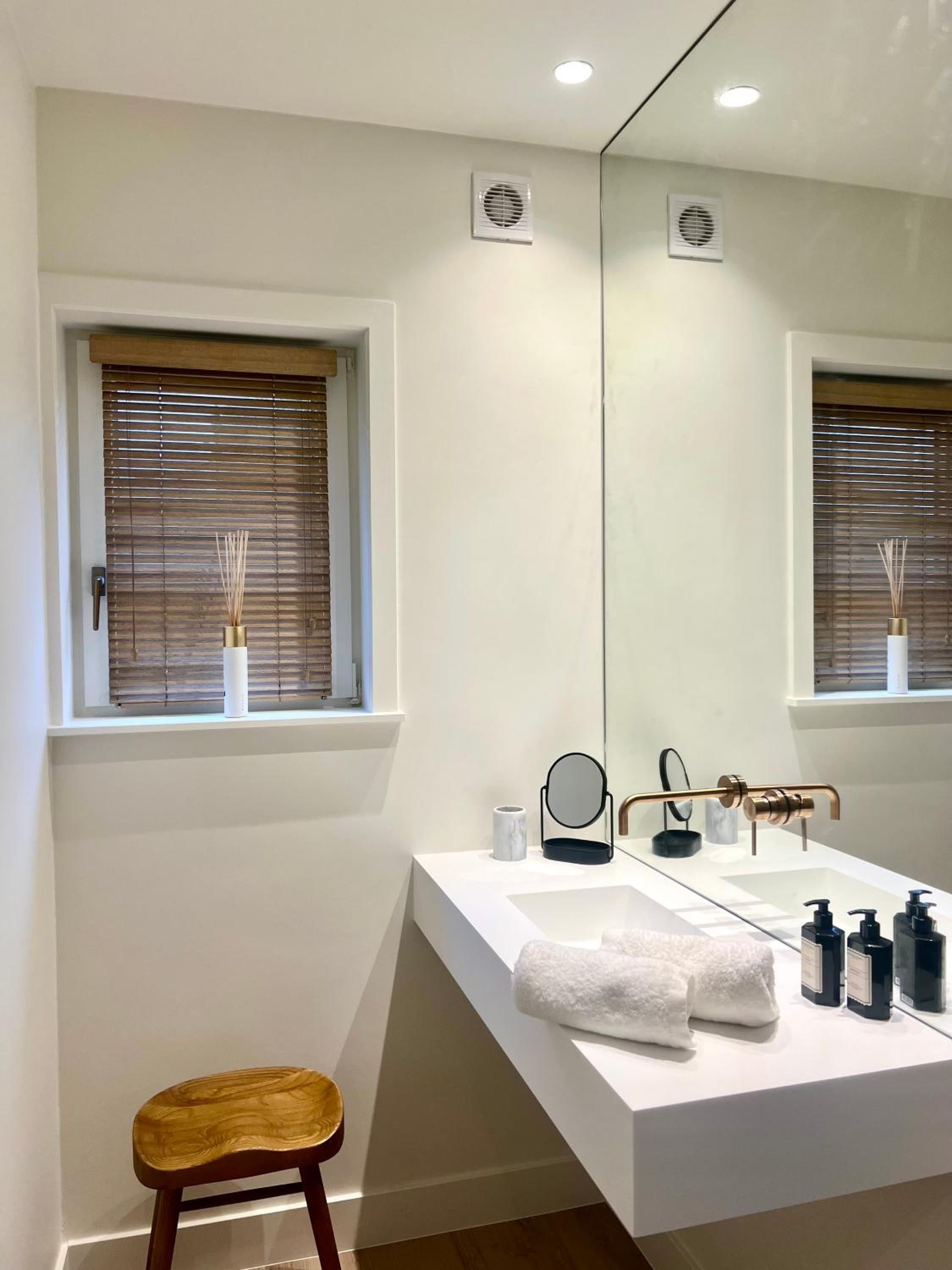 Gelijkvloers appartement met prive parking