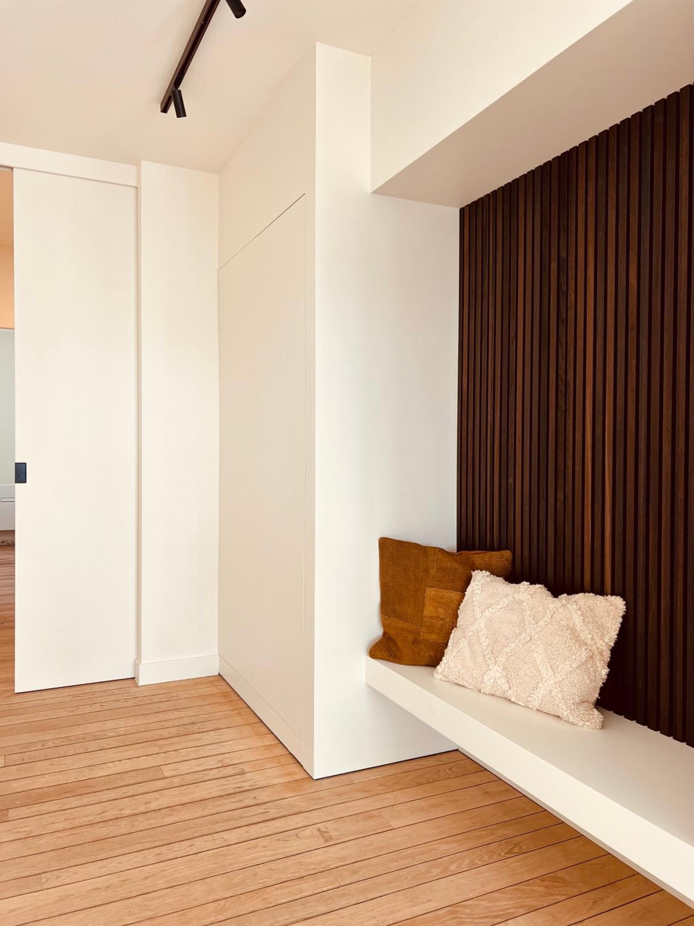 Gelijkvloers appartement met prive parking