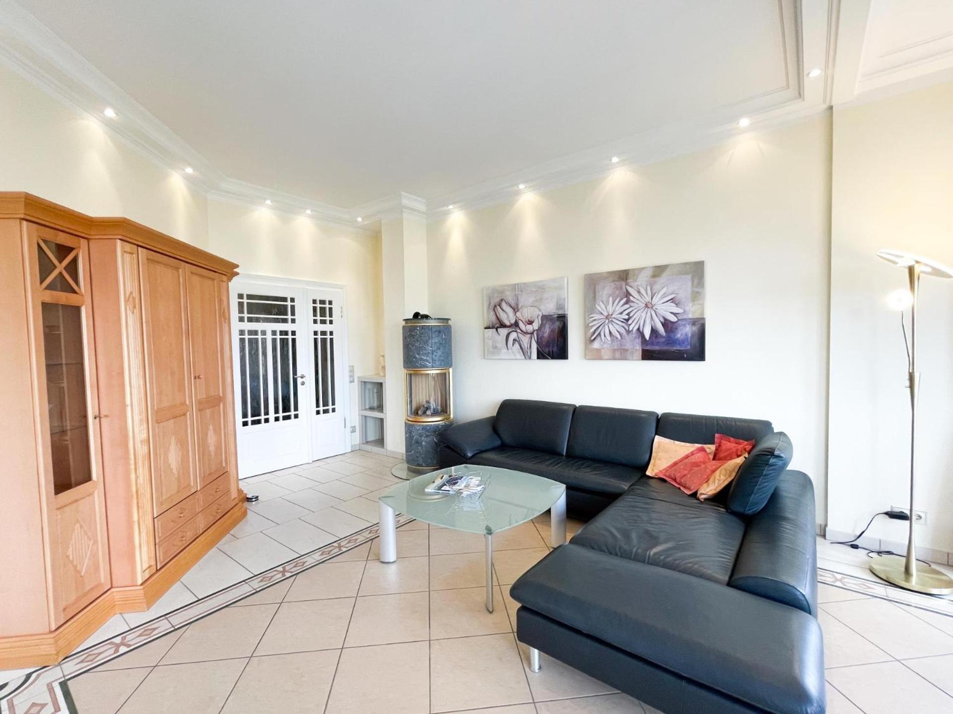 Luxus-Fewo in Bestlage: wohnungseigene Sauna, zwei Bäder, großzügige Terrasse, Lift, Tiefgaragenstellplatz