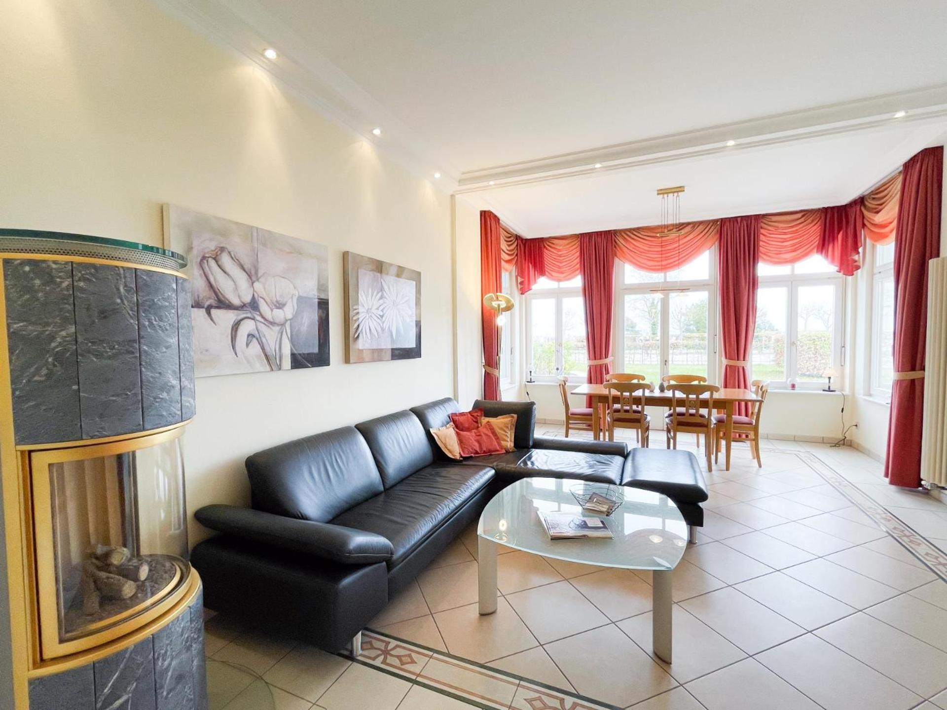 Luxus-Fewo in Bestlage: wohnungseigene Sauna, zwei Bäder, großzügige Terrasse, Lift, Tiefgaragenstellplatz