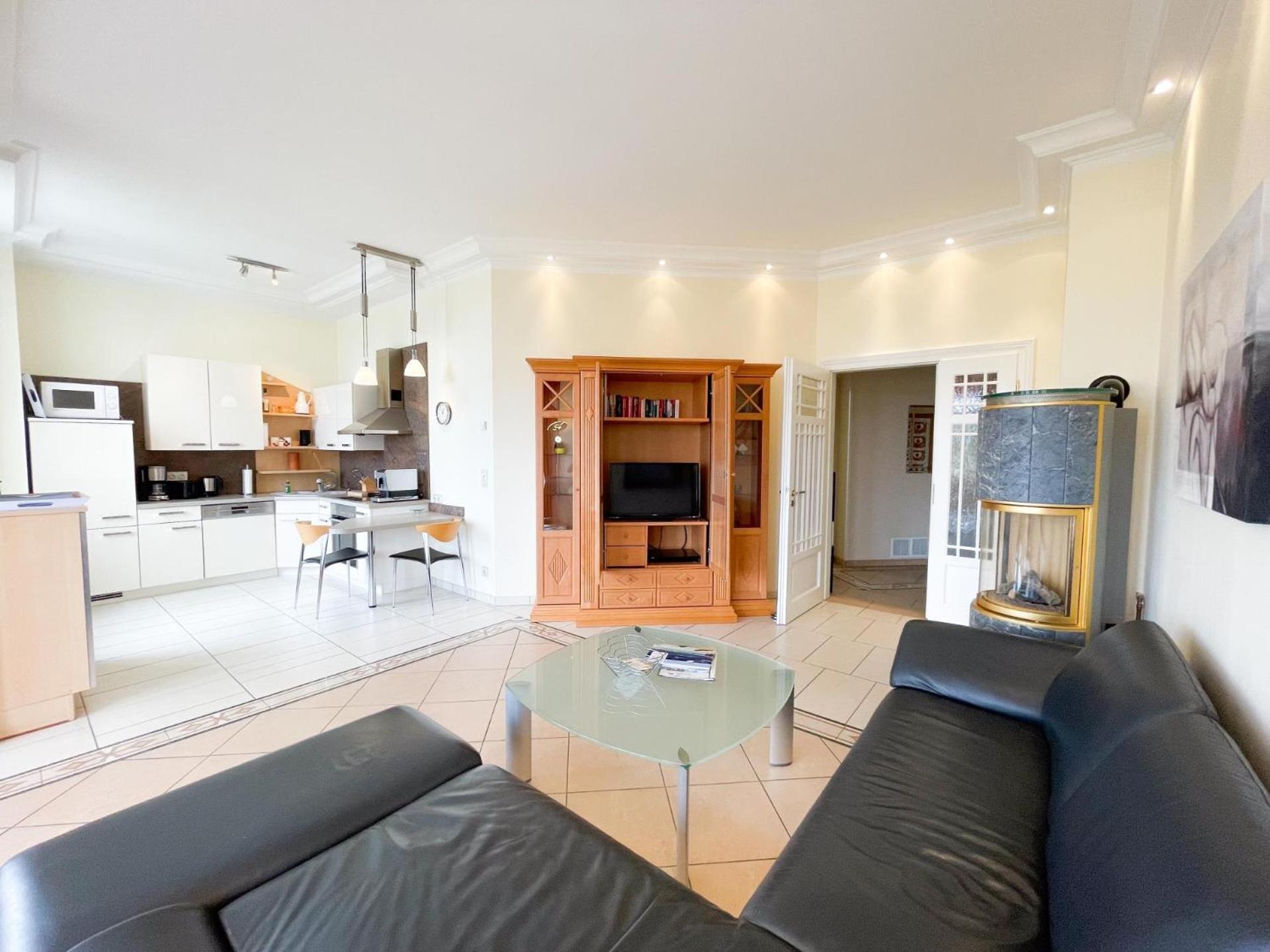 Luxus-Fewo in Bestlage: wohnungseigene Sauna, zwei Bäder, großzügige Terrasse, Lift, Tiefgaragenstellplatz