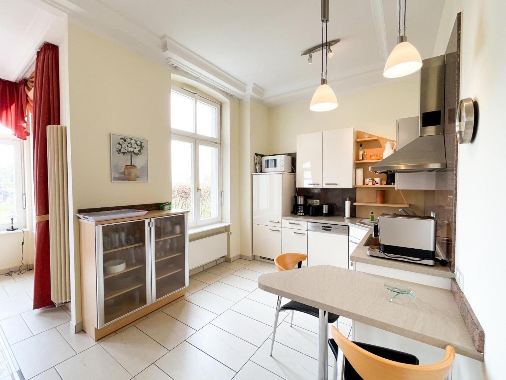Luxus-Fewo in Bestlage: wohnungseigene Sauna, zwei Bäder, großzügige Terrasse, Lift, Tiefgaragenstellplatz