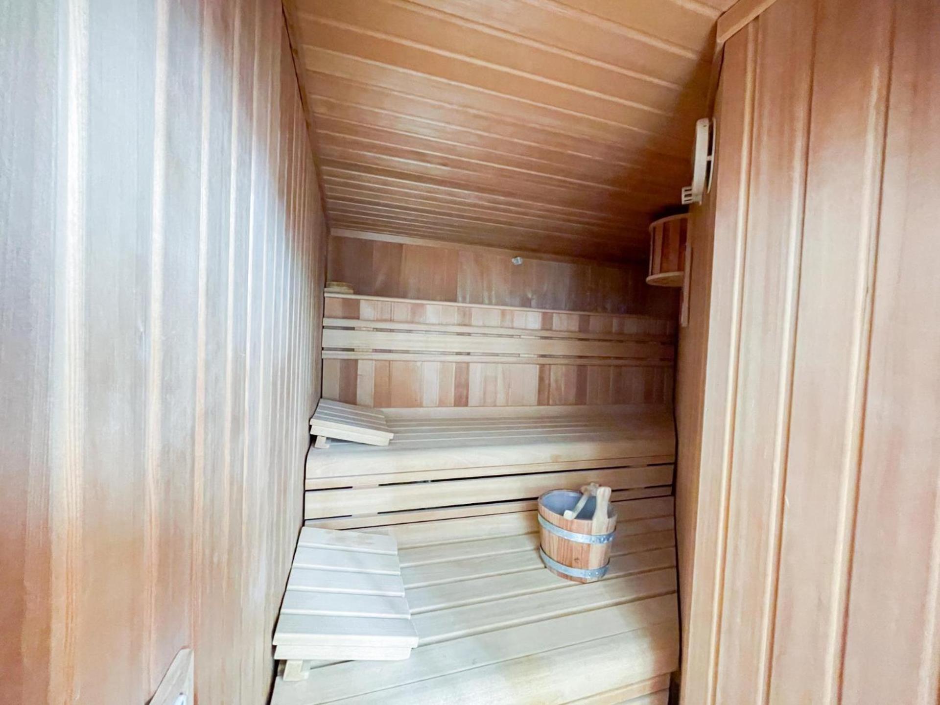 Luxus-Fewo in Bestlage: wohnungseigene Sauna, zwei Bäder, großzügige Terrasse, Lift, Tiefgaragenstellplatz