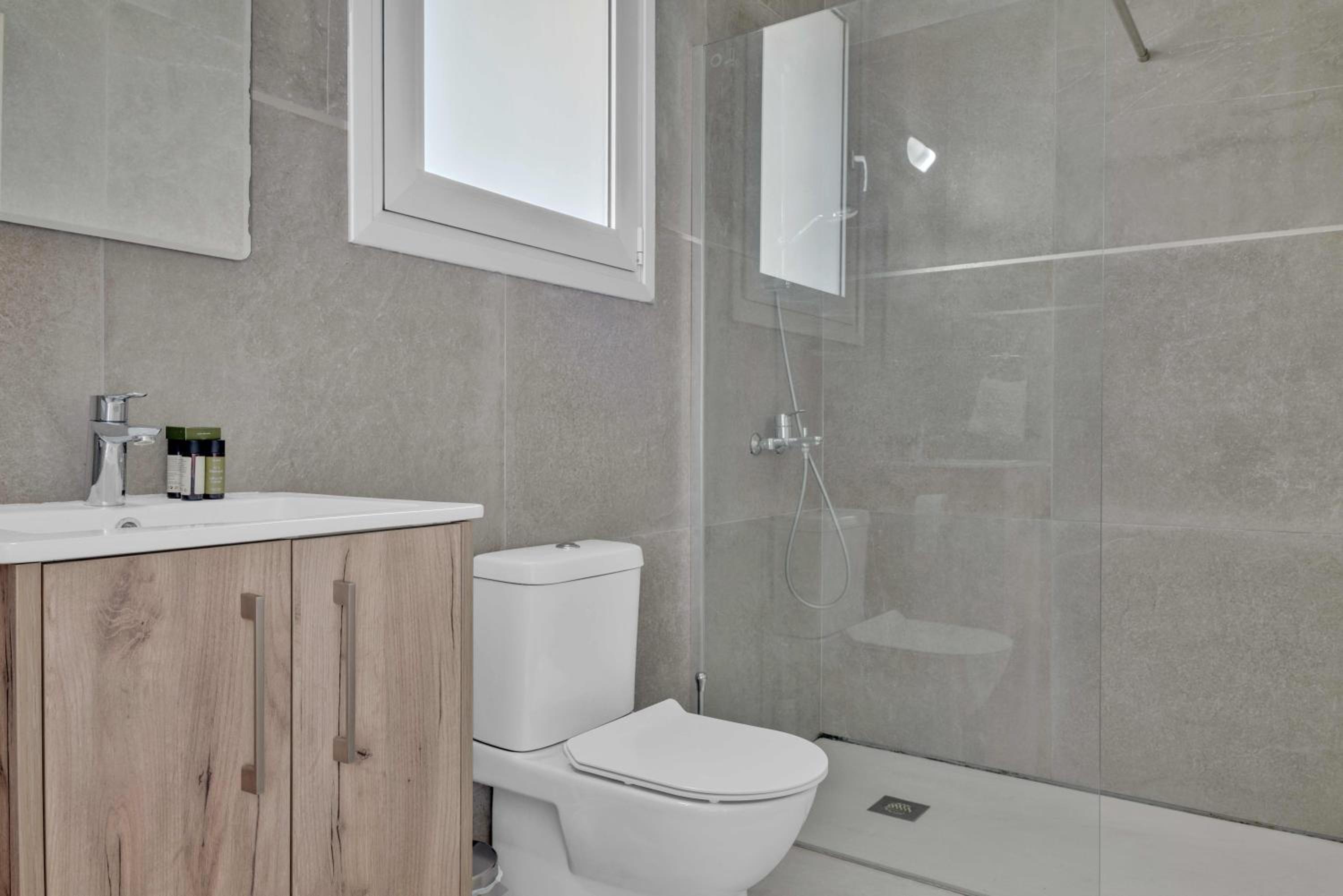 Phaedrus Living: Eolus Residences Hera