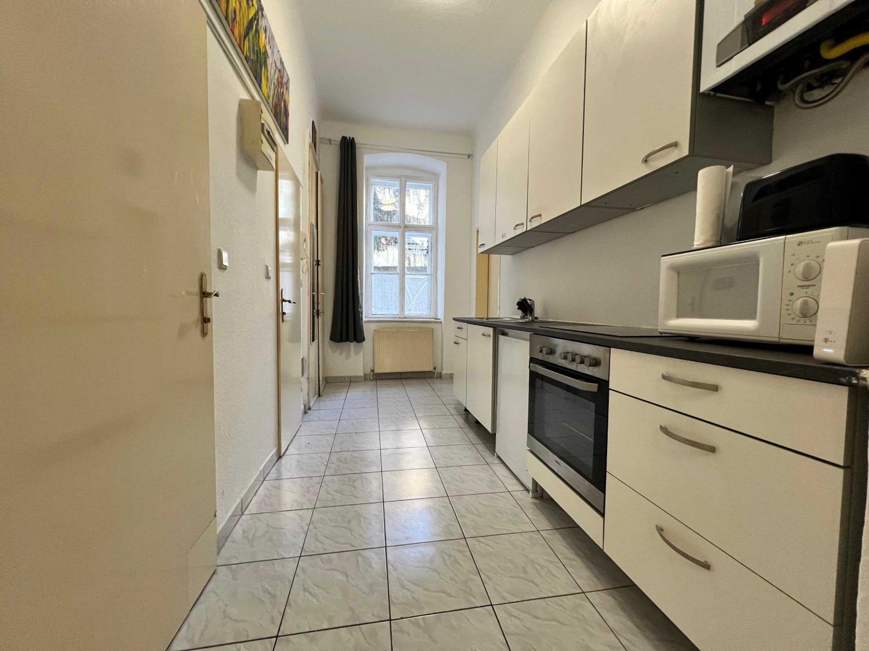 Affordable 3BR Shared Apt Near Meidling Station