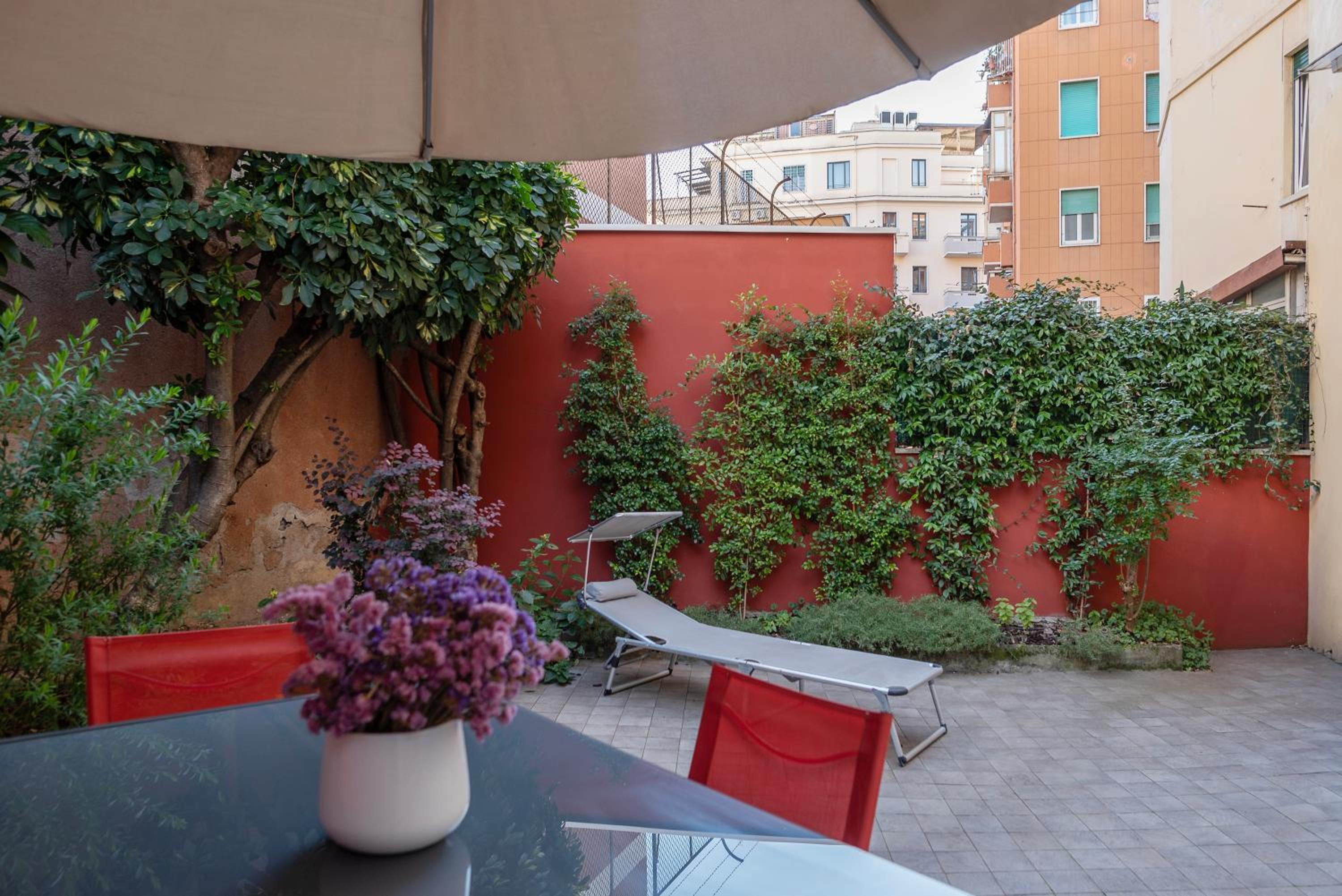 GuestHost - Piazza di Roma Turquoise Apartment