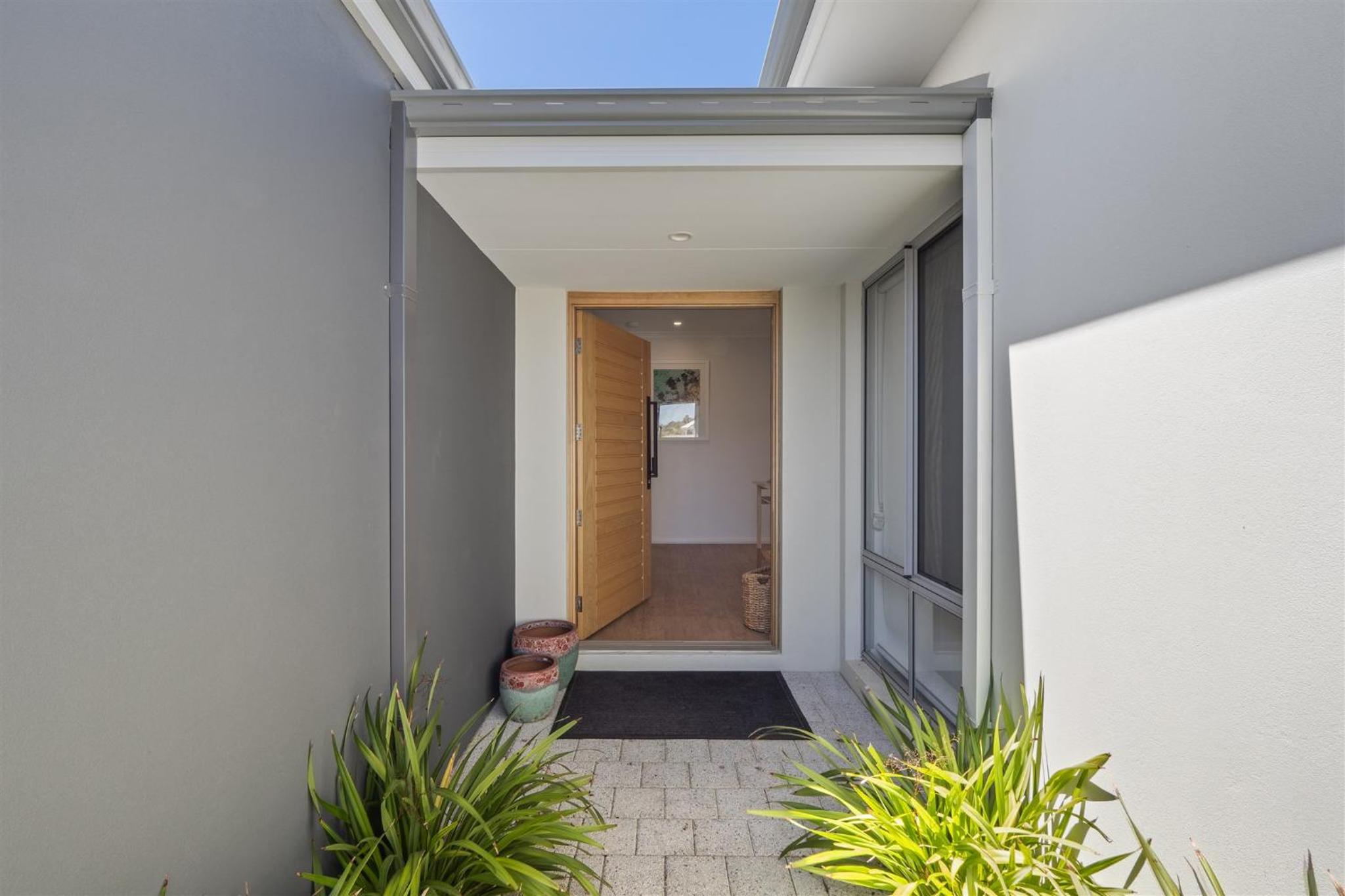 Solkis - Walk to Town, Next to Golf Course