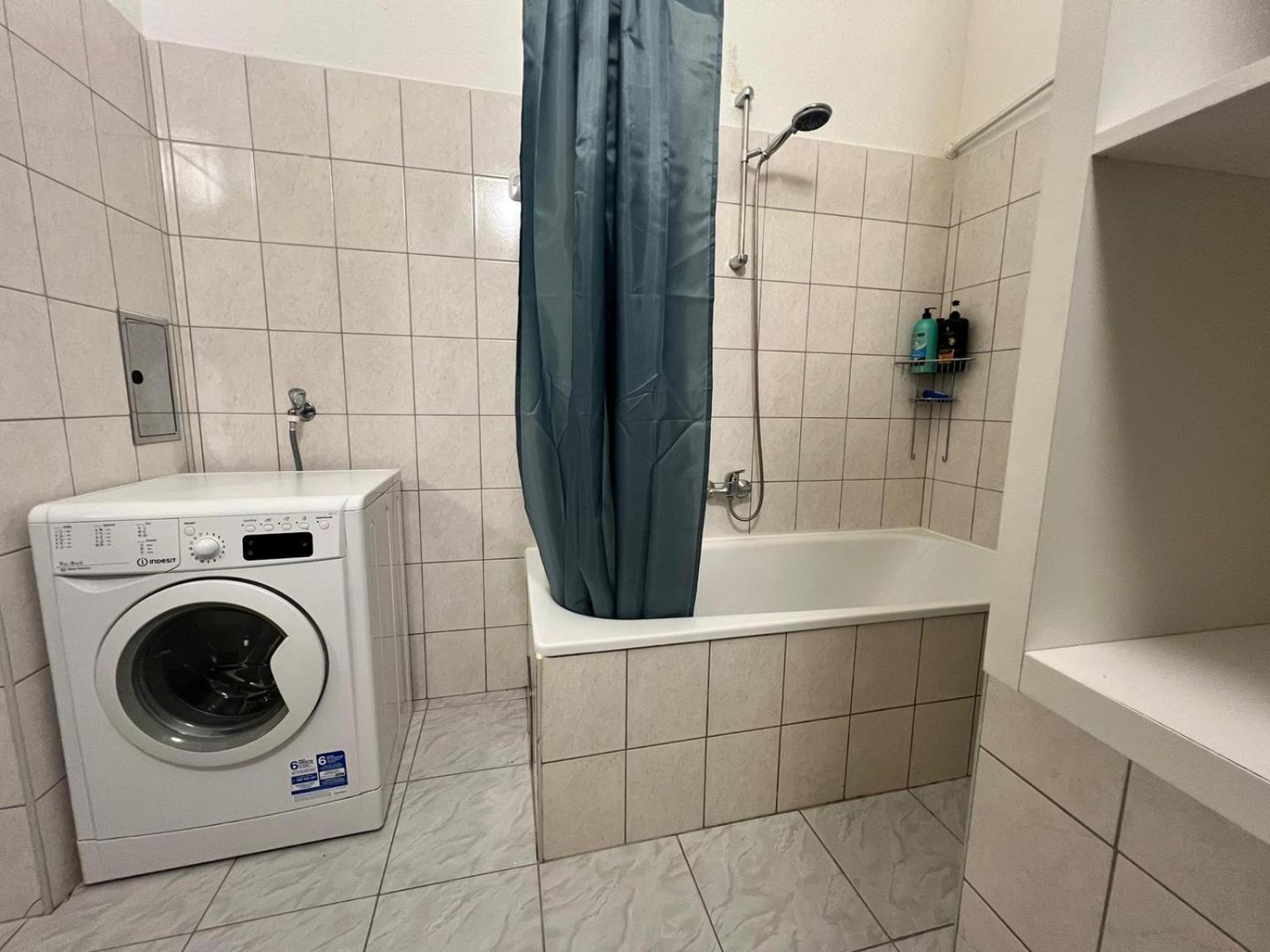 Affordable 3BR Shared Apt Near Meidling Station