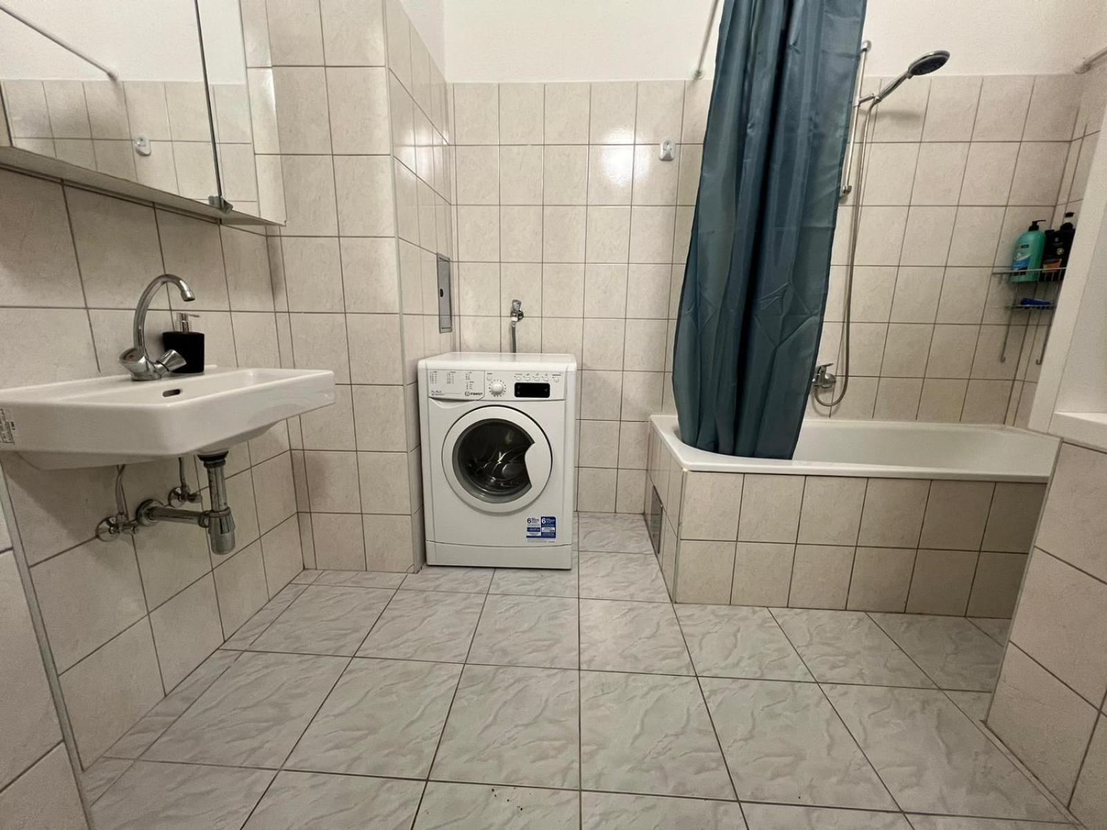Affordable 3BR Shared Apt Near Meidling Station