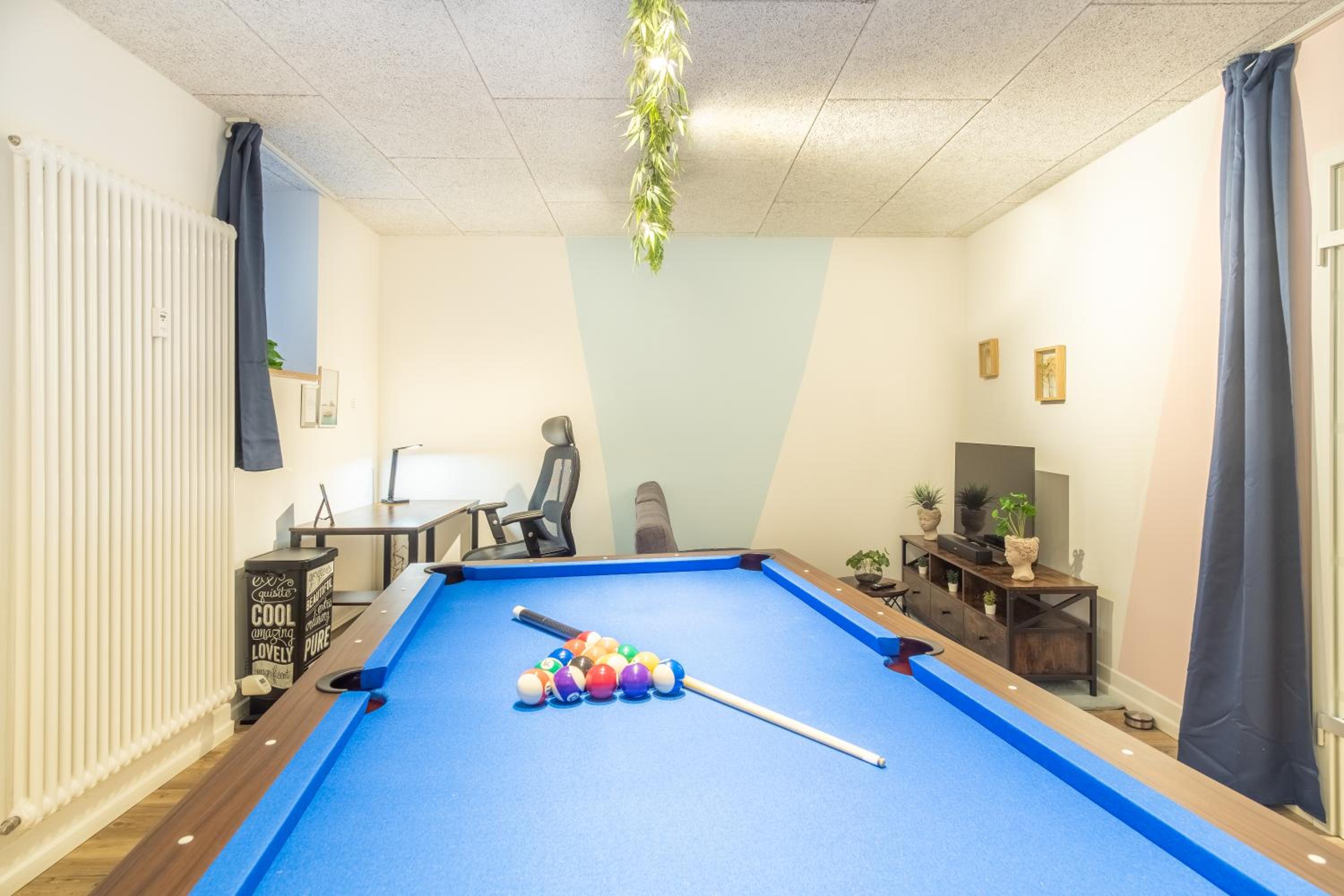 pool table heaven, workstation, 4k TV, Netflix