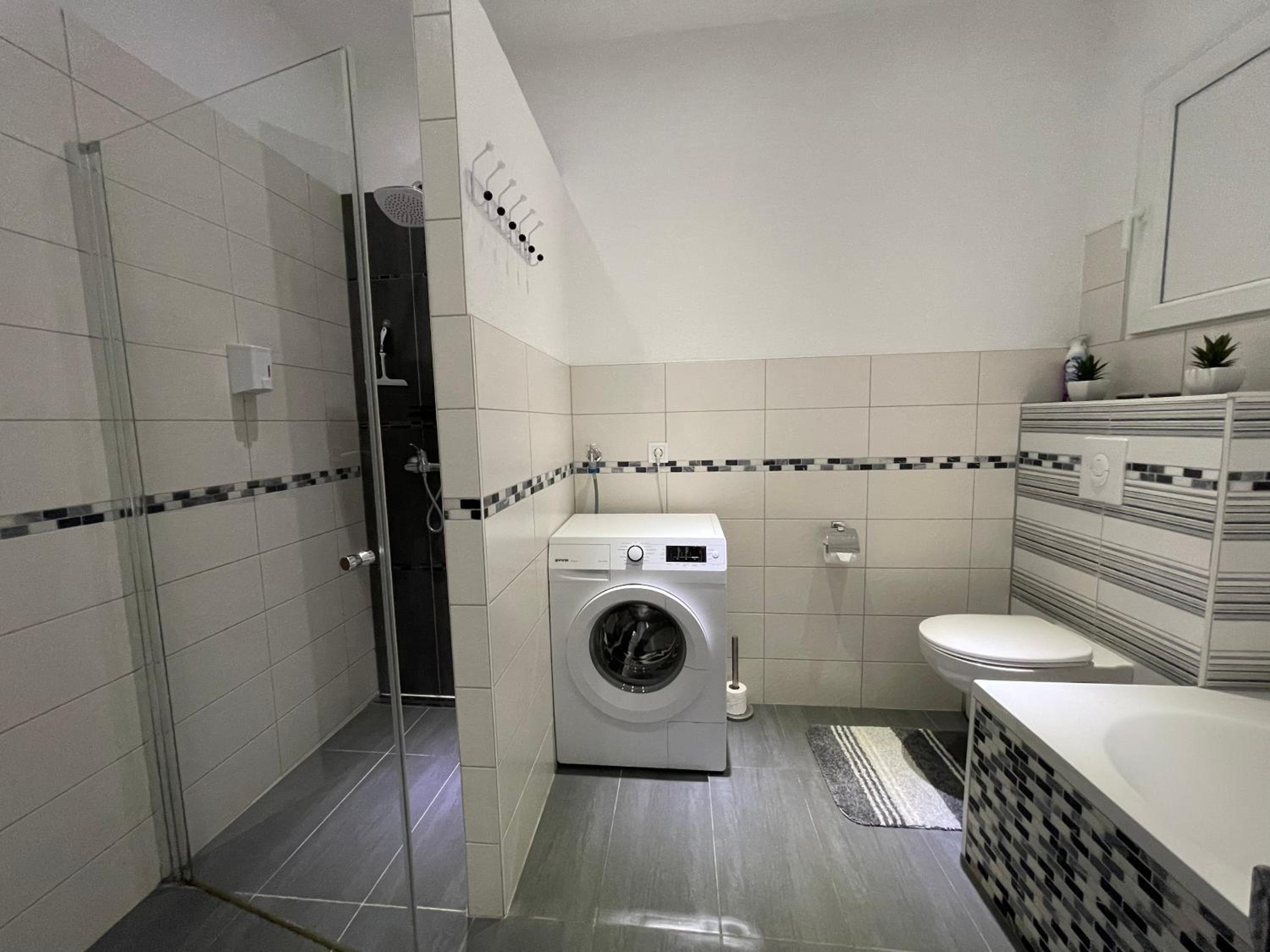 Maria's Ferienwohnung - Modernitat trifft Eleganz - Property Image 11
