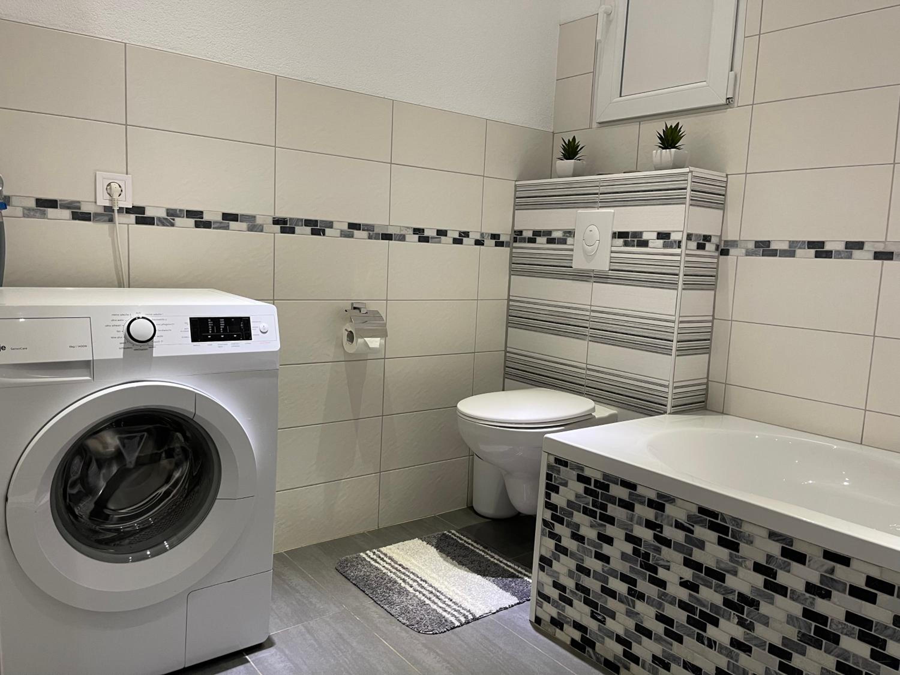 Maria's Ferienwohnung - Modernitat trifft Eleganz - Property Image 9