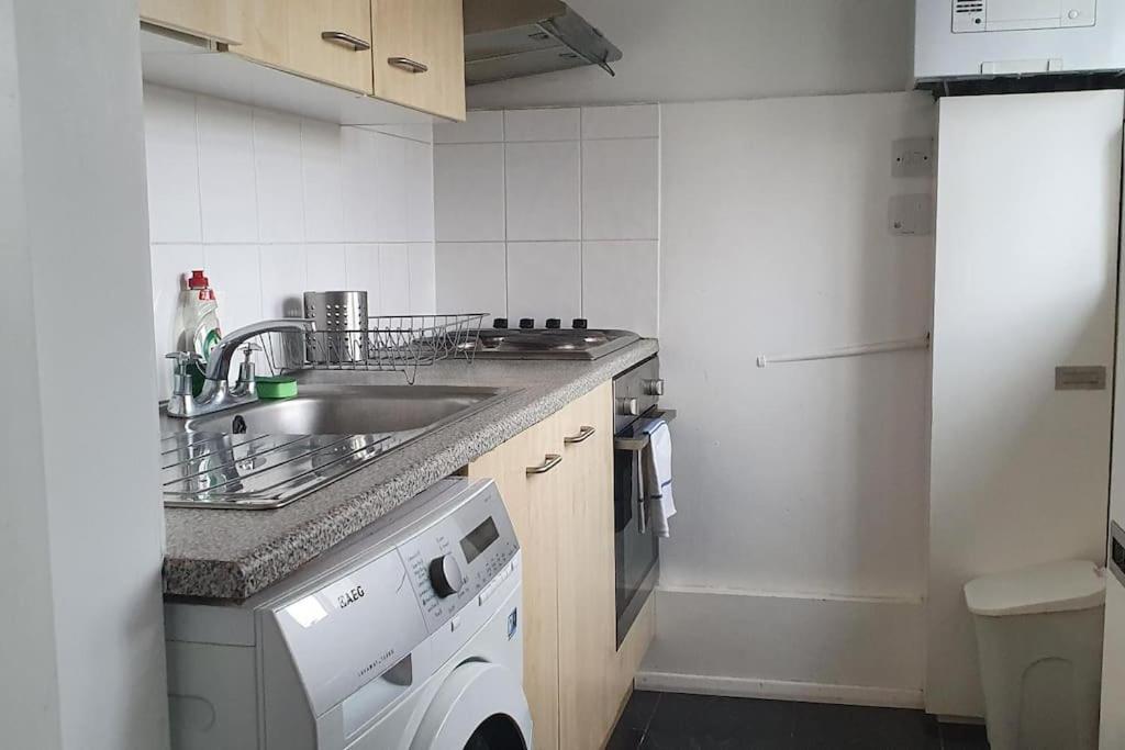 Central 1 BR Apartment *Zone 1* Elephant and Castle
